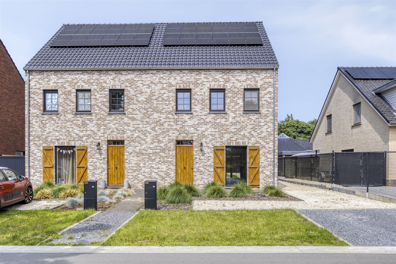 TE KOOP: Halfopen nieuwbouwwoning te Leopoldsburg! foto {{pictureIndex}}
