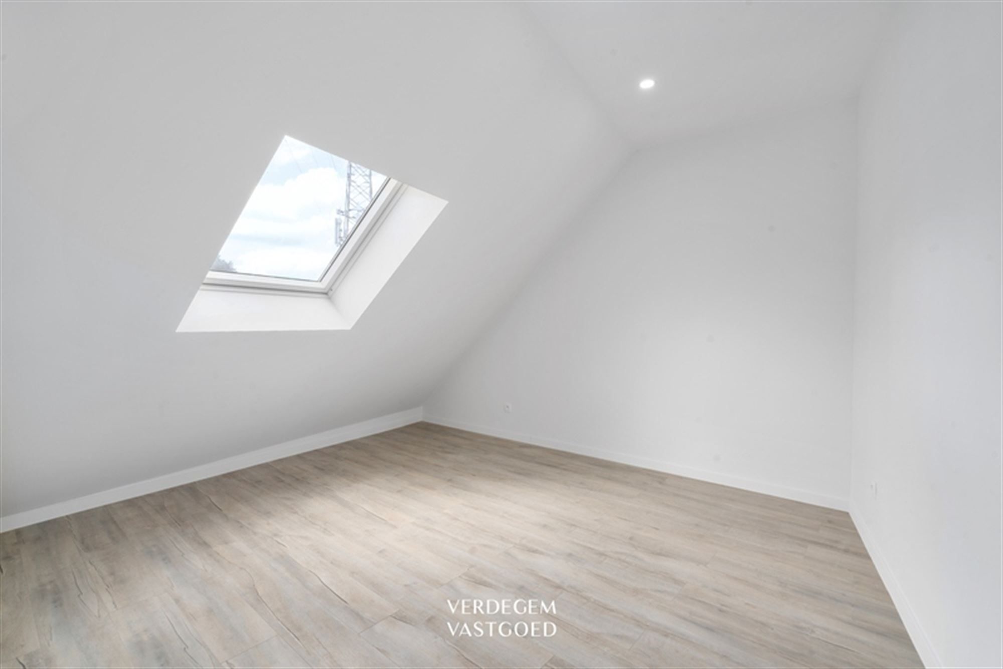 Volledig gerenoveerde woning met 3 slaapkamers, EPC A en buitenplek foto 12