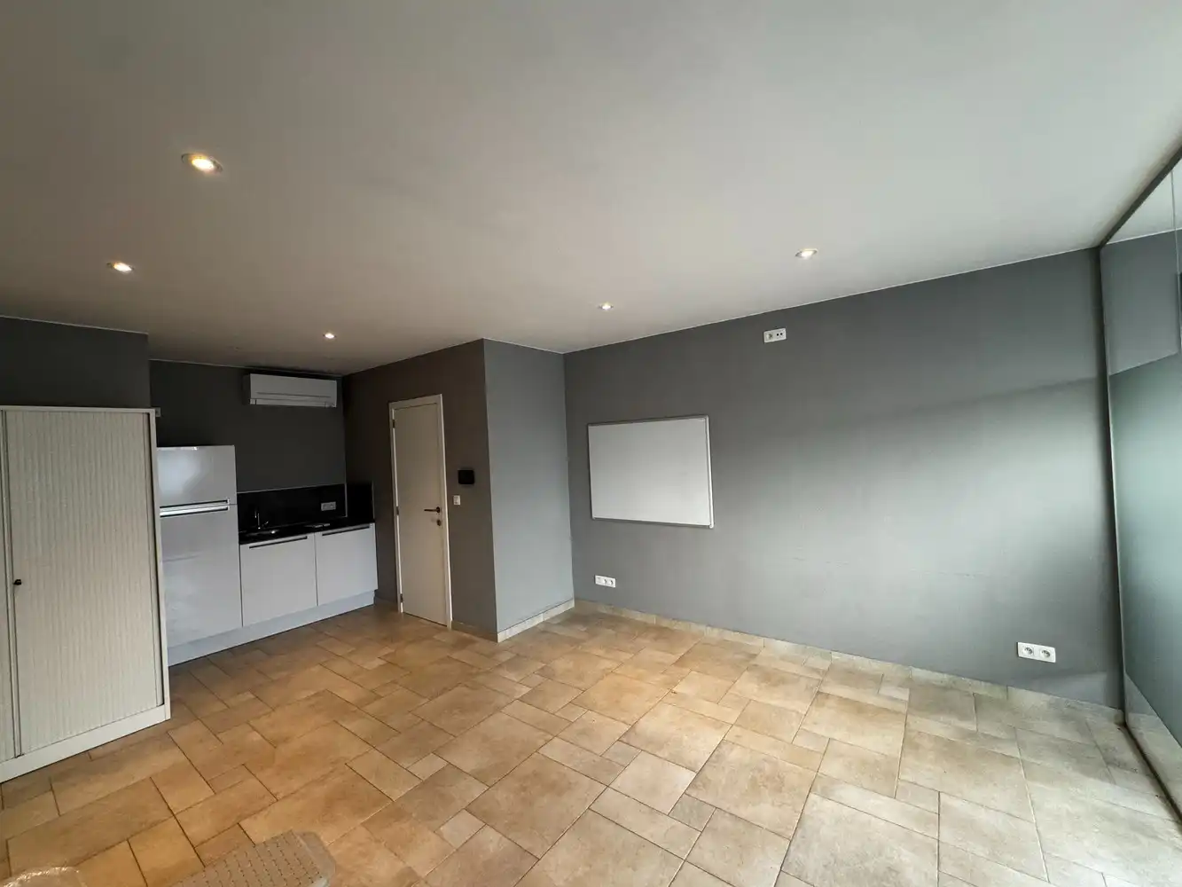 Veelzijdige woon- en werkcombinatie op een centrale ligging in Munsterbilzen foto 3