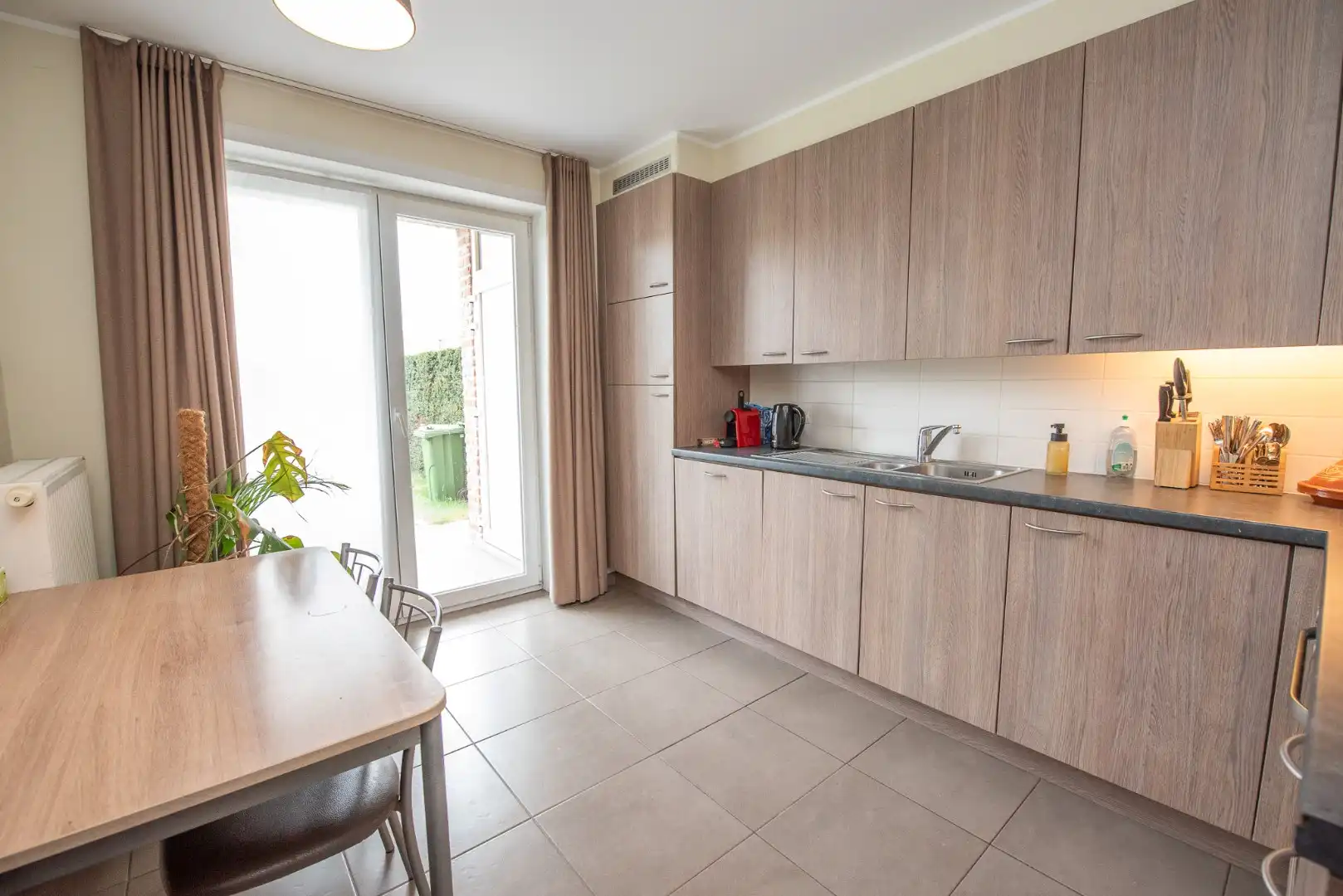 Ruim gelijkvloers appartement te Zulte met 3 slaapkamers te huur! foto 4