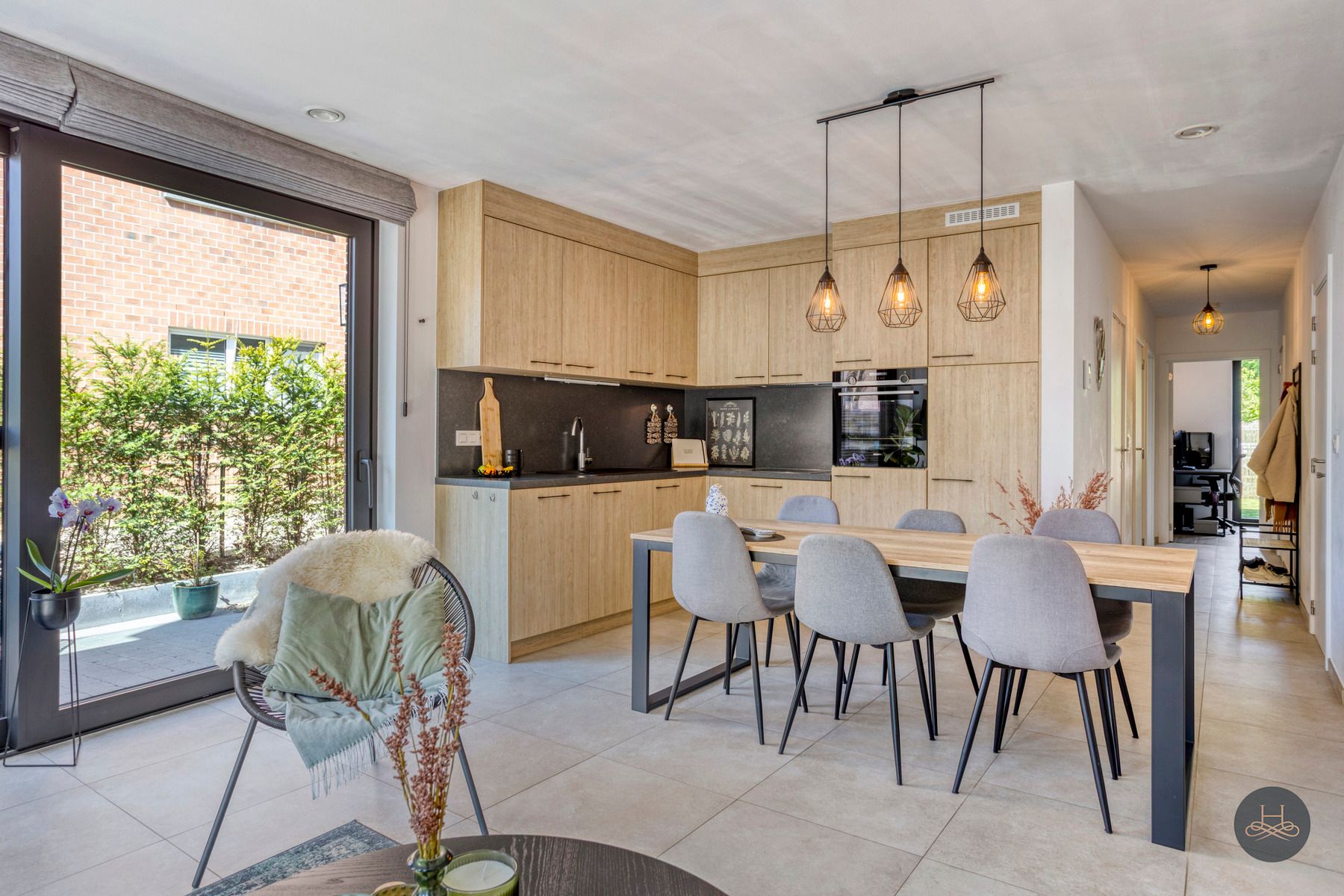Lichtrijk, recent gelijkvloers appartement met toffe tuin foto 9