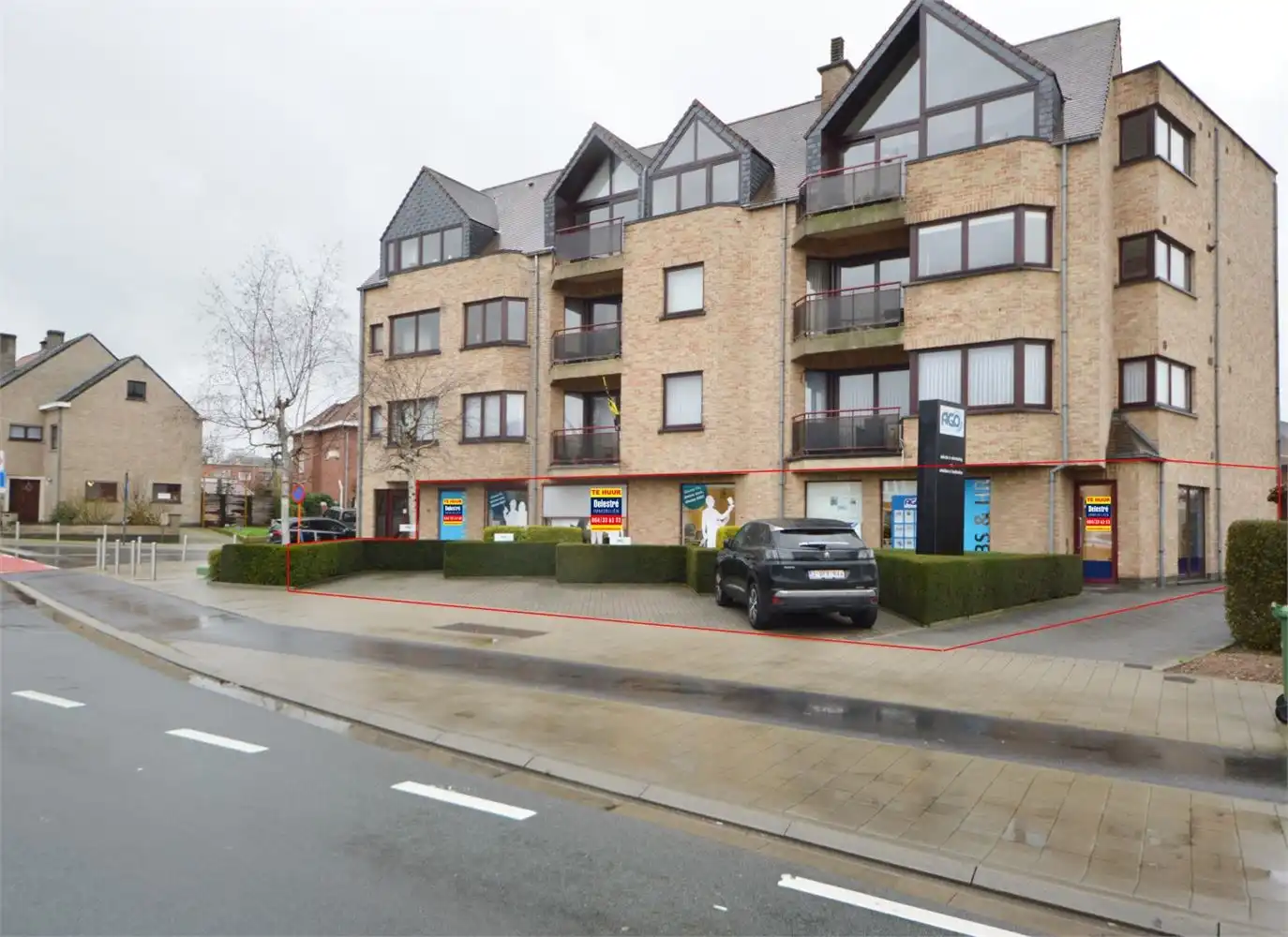 ZICHTLOCATIE MET VOORGELEGEN PRIVE PARKING foto {{pictureIndex}}