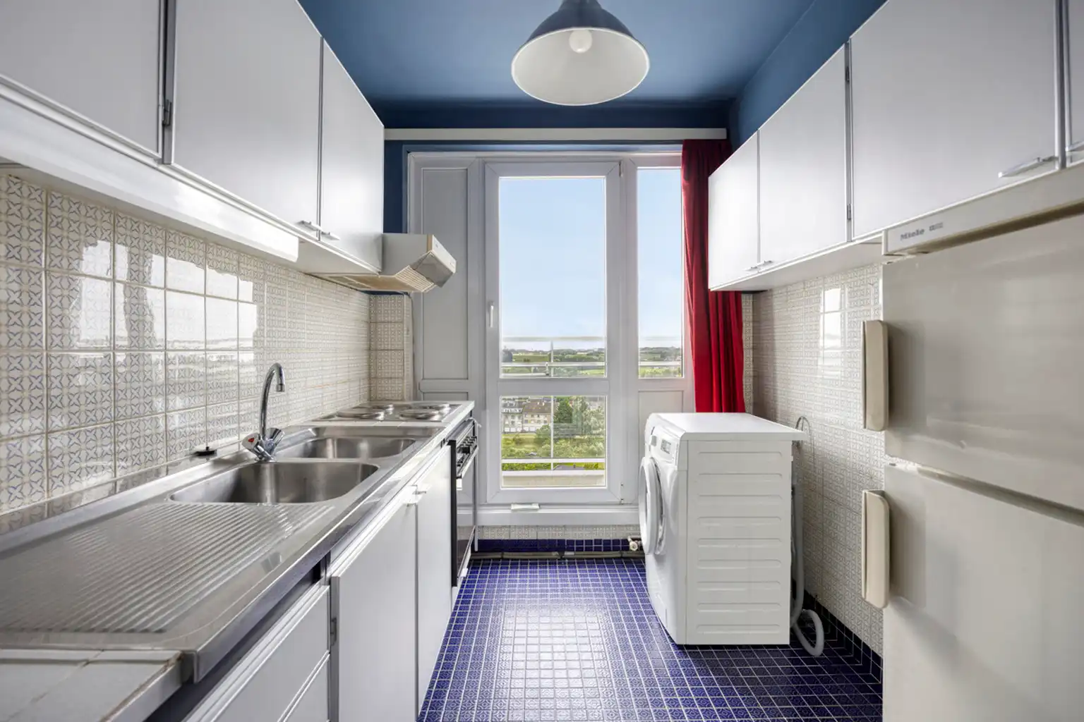 Op te frissen 2-slaapkamerappartement met prachtig uitzicht foto 8