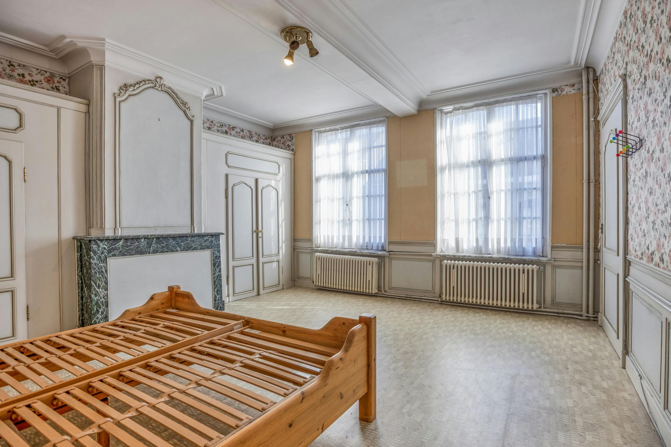 Handelspand met woning in centrum Veurne. foto 25