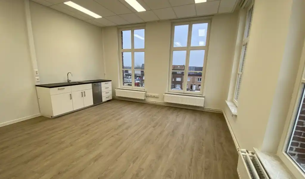 Gerenoveerde kantoren met zicht op water te huur in Gent foto 10