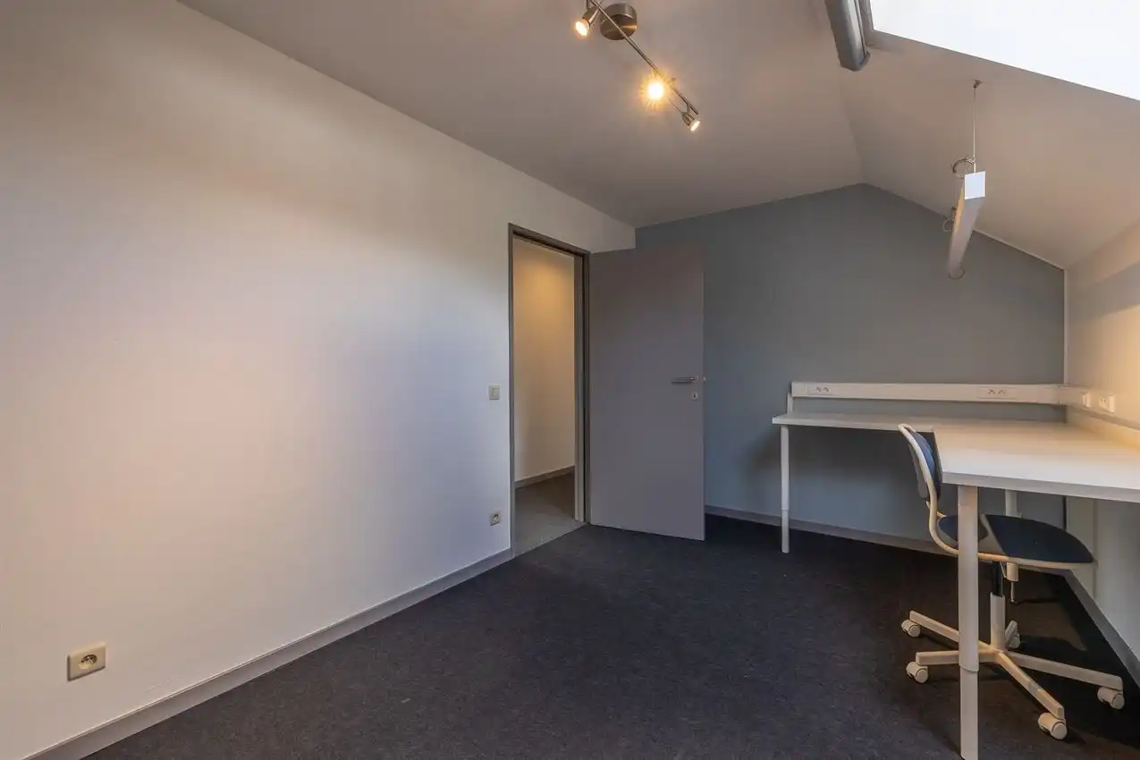 instapklare woning (3 slpk) in oude gemeenteschool foto 22