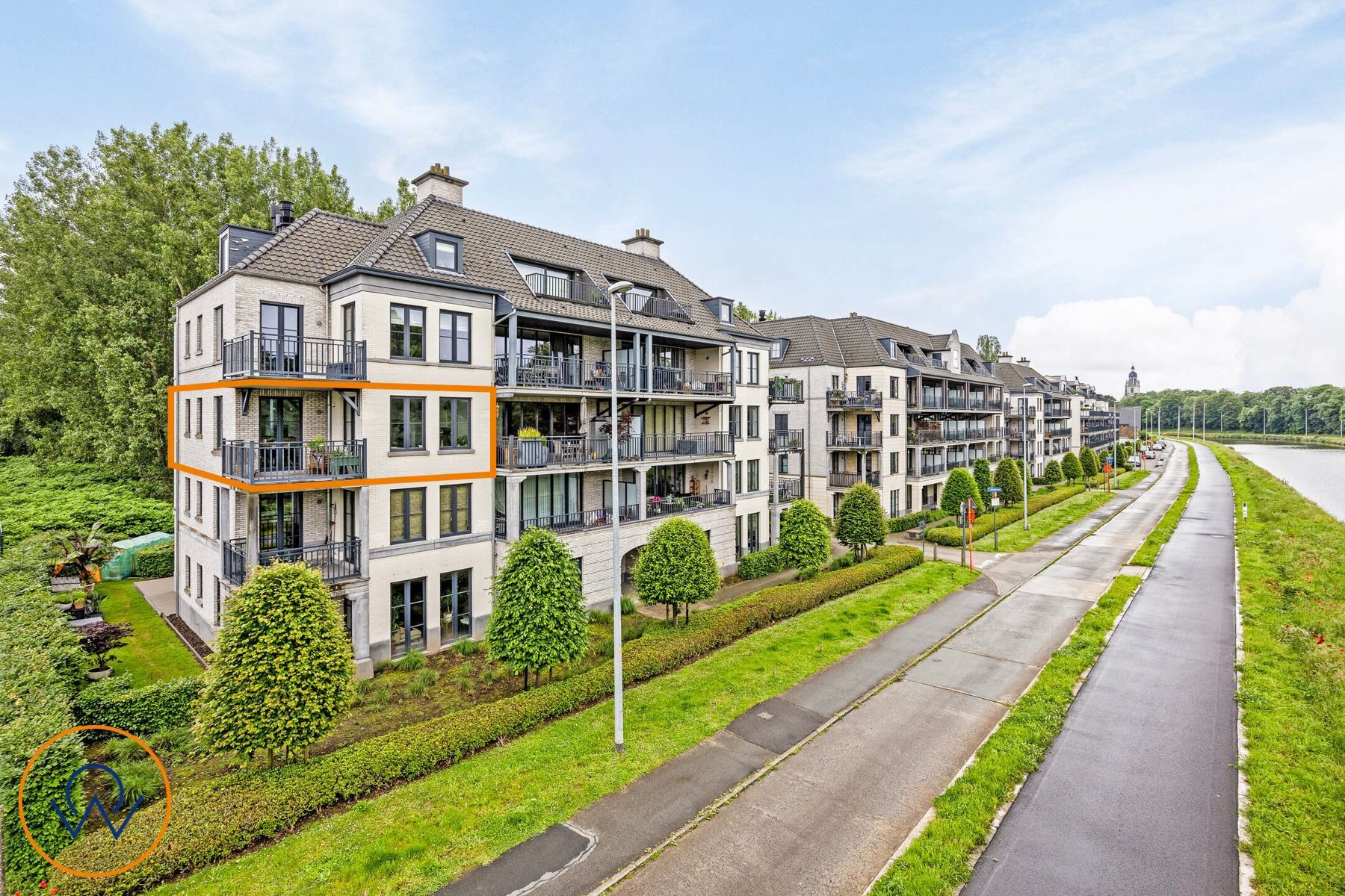 Charmant 2 slaapkamer nieuwbouw appartement aan het water foto 1