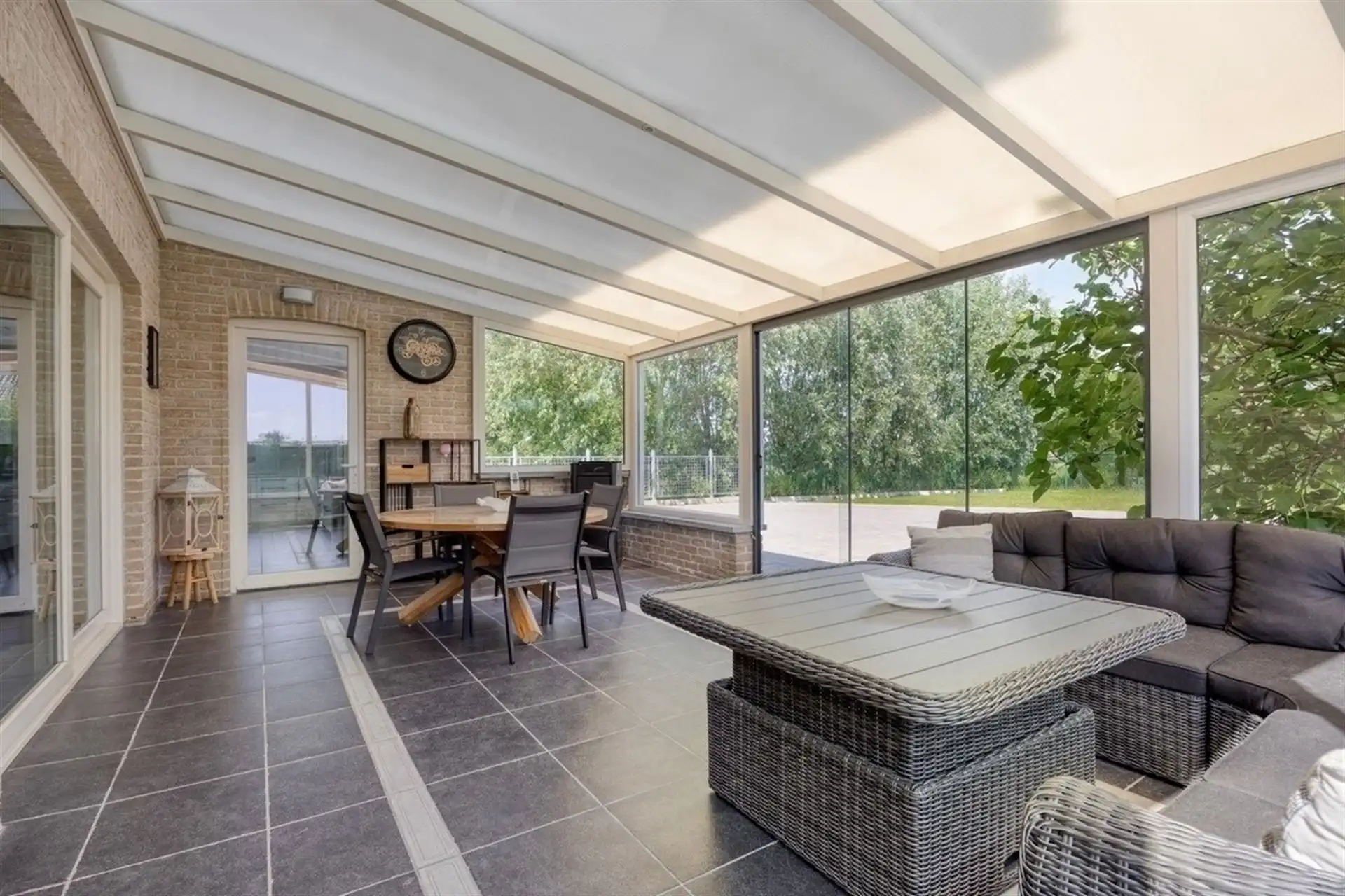 Instapklare villa met zwembad. Landelijke ligging in Leut. foto 45
