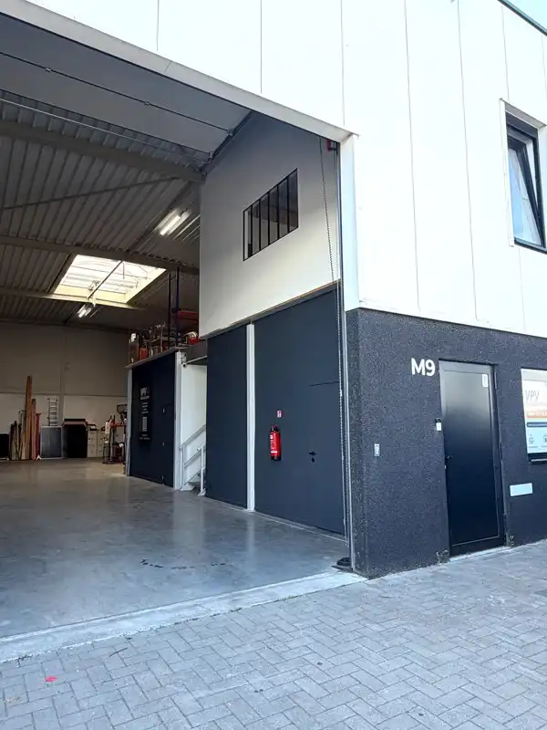 KMO Unit voorzien van kitchenette, sanitair & kantoorruimte met 2 parkeerplaatsen foto 2