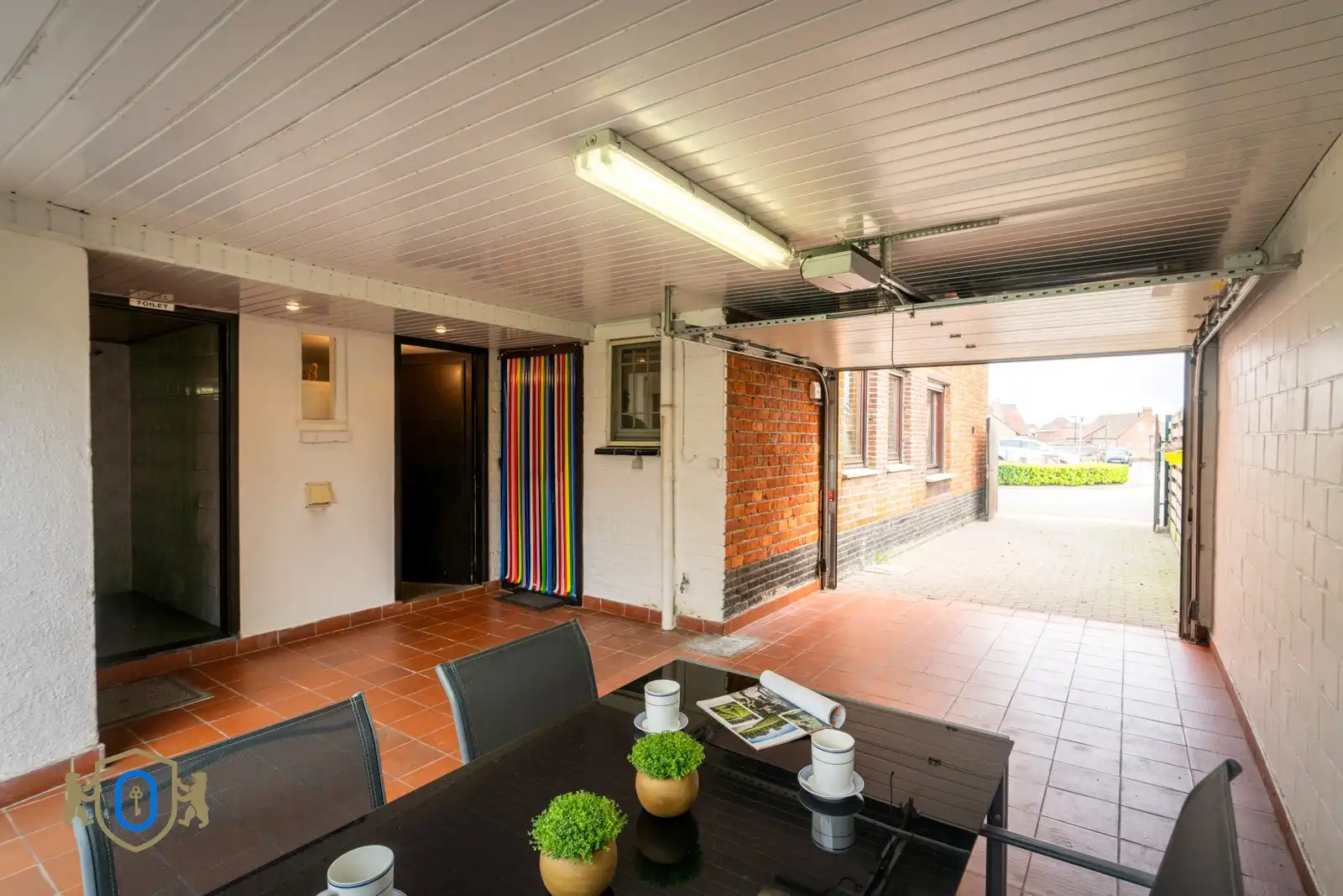 Halfopen 3-slpkr woning met tuin & garage foto 17