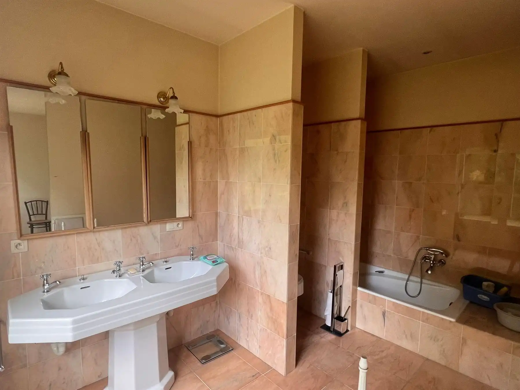 Karaktervolle villa met bijgebouwen foto 12