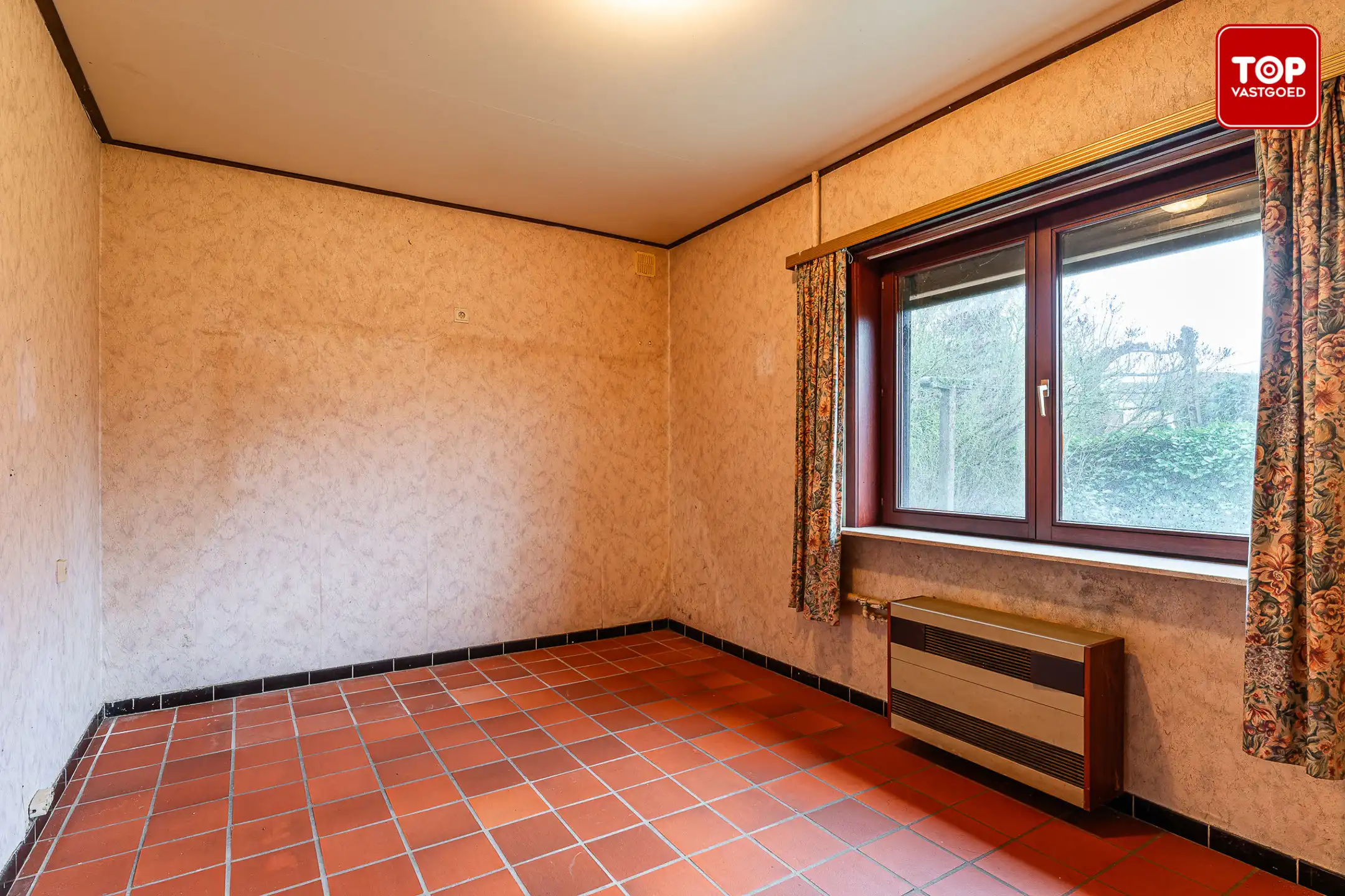 Ruime woning met veel potentieel in rustige wijk foto 9