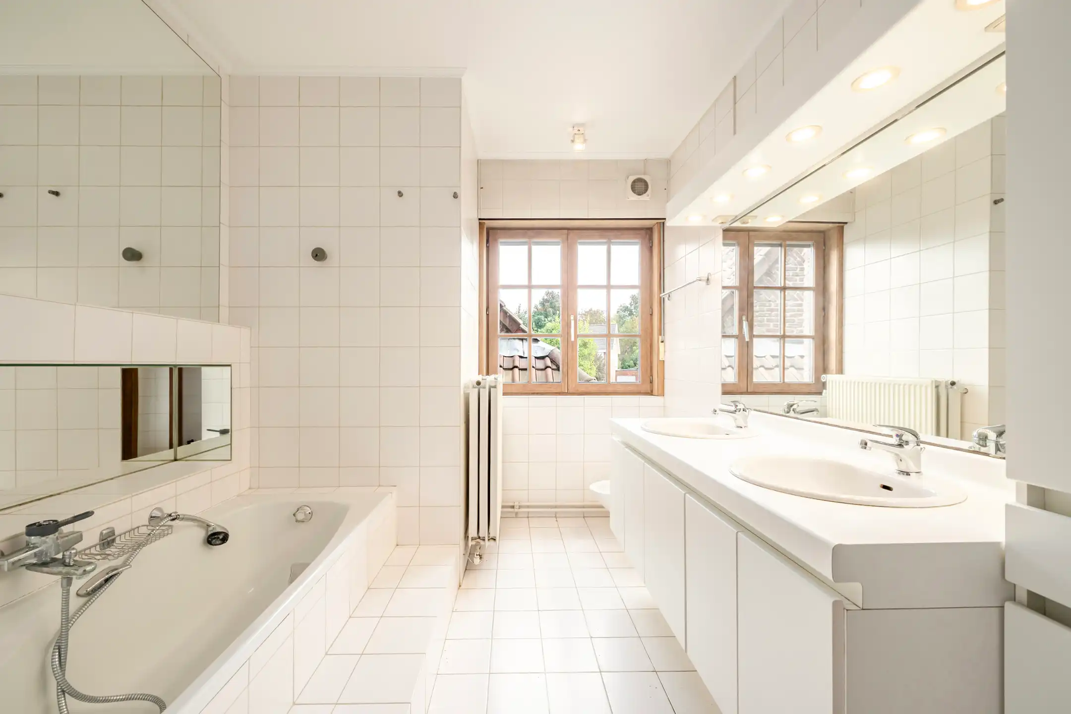 Charmante herenwoning met uitweg achteraan (3 garages).  foto 20