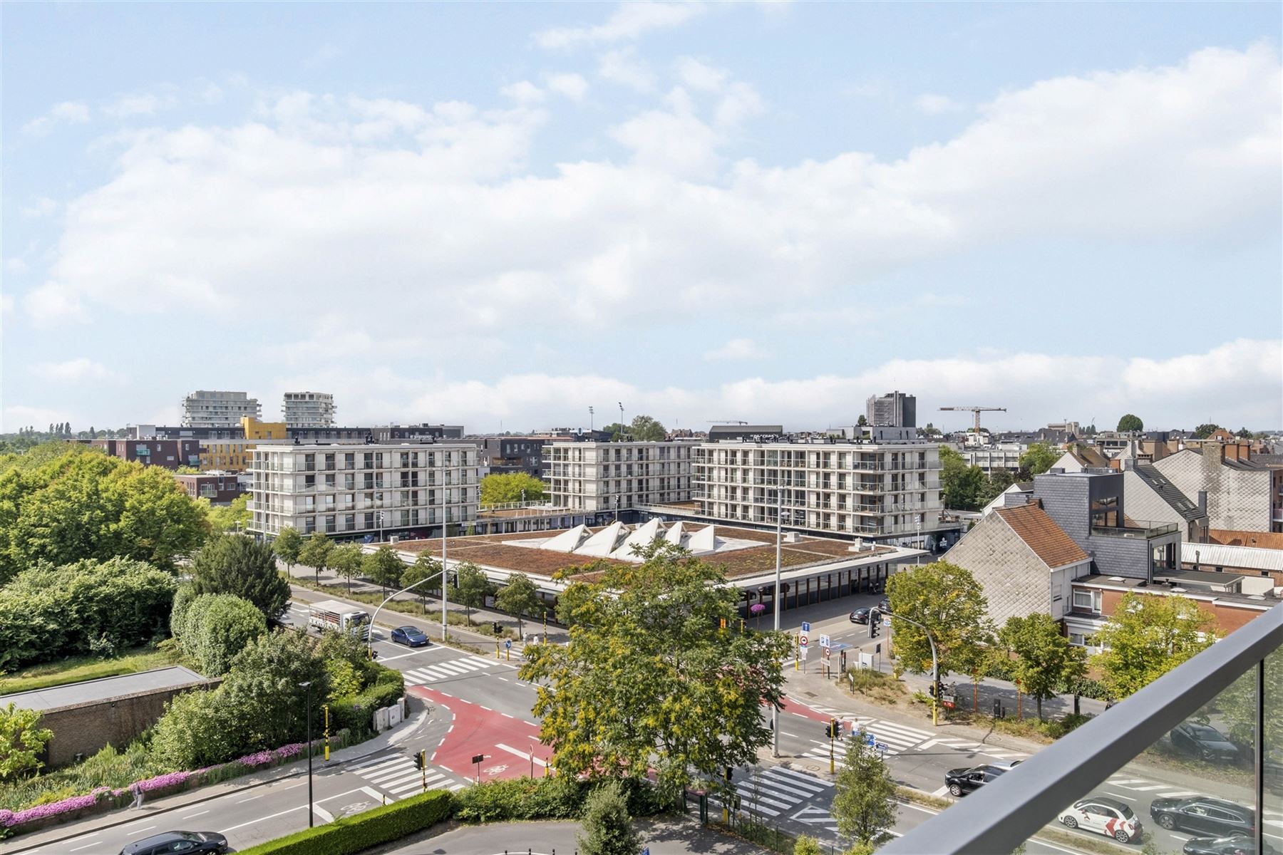 Gerenoveerd ,instapklaar appartement met garage foto 20