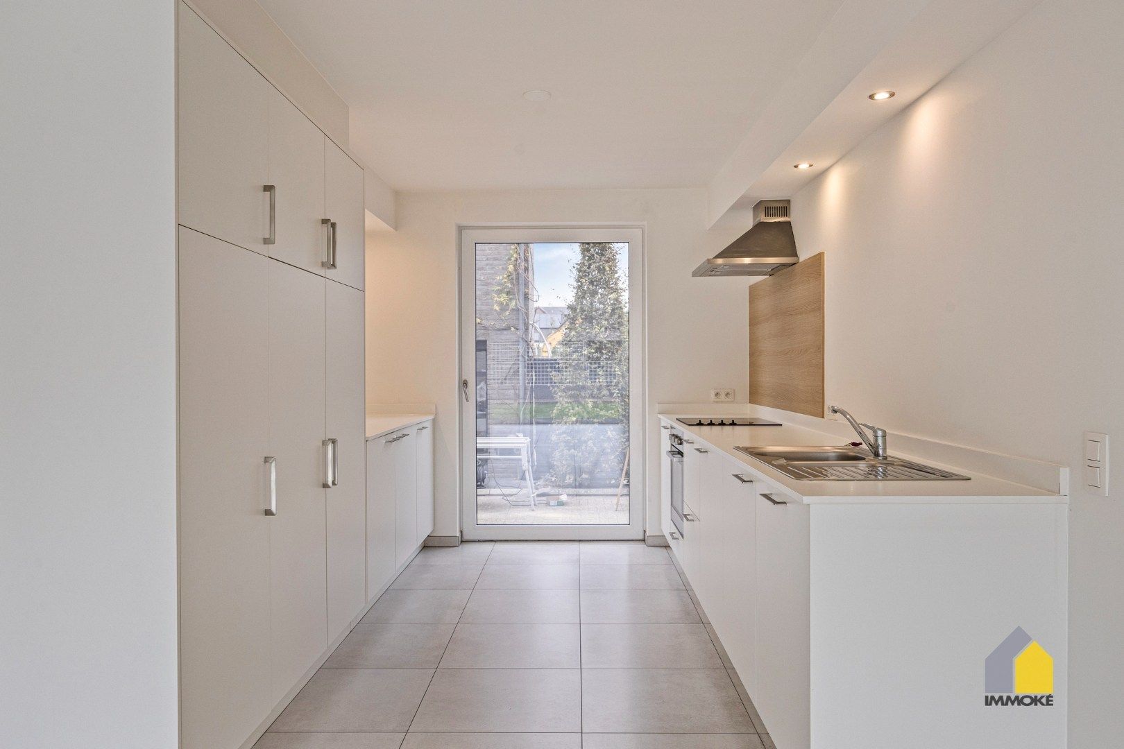 Ruim, energiezuinig appartement (151 m²) met 3 slpk, terras, tuin en dubbele parking. foto 4