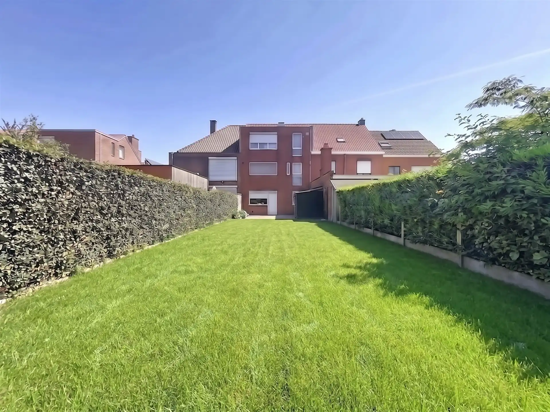 Instapklare woning op toplocatie in Belsele! foto 2