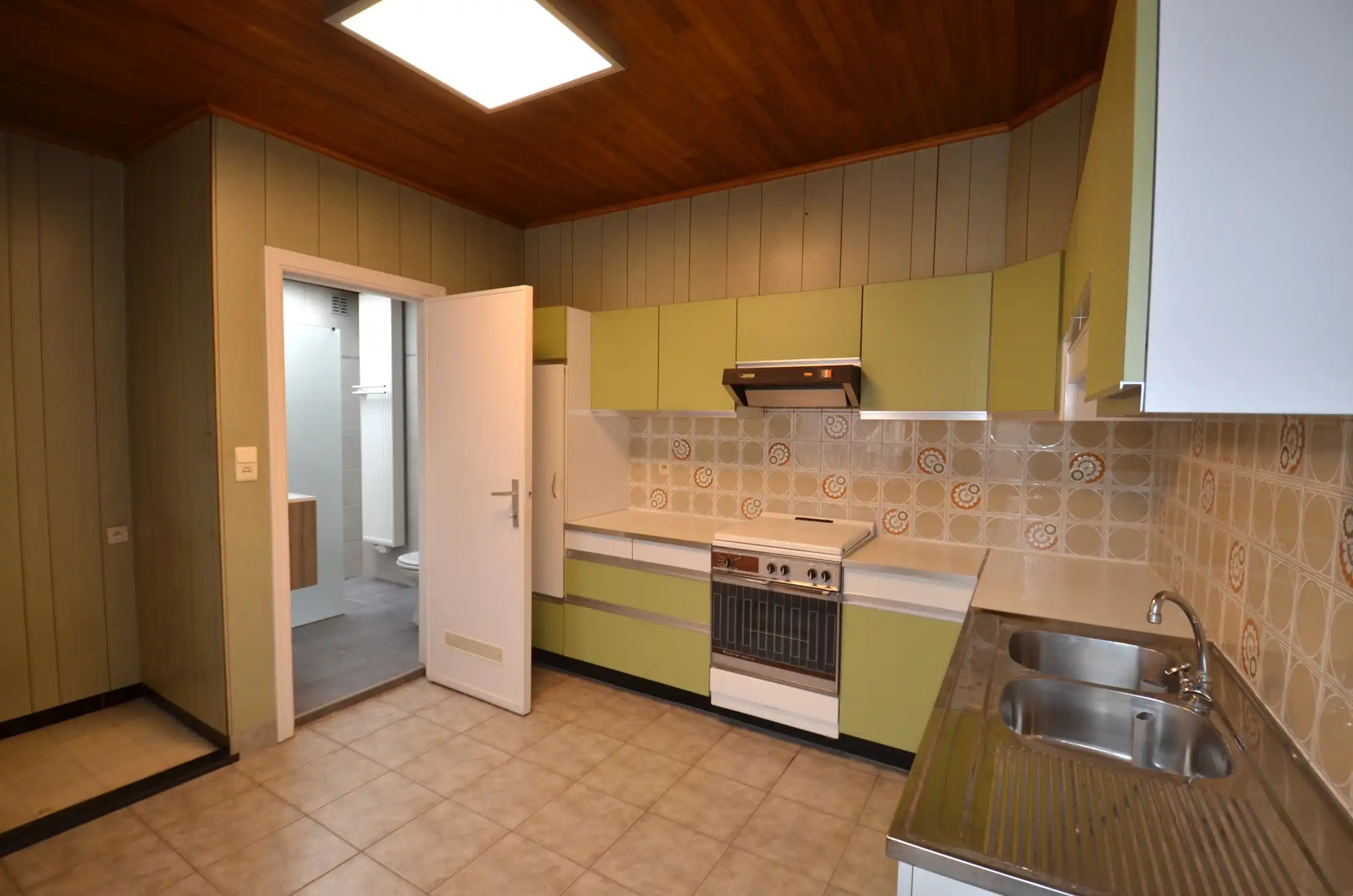 Te renoveren woning met 3 slaapkamers, tuintje en dubbele garage foto 12