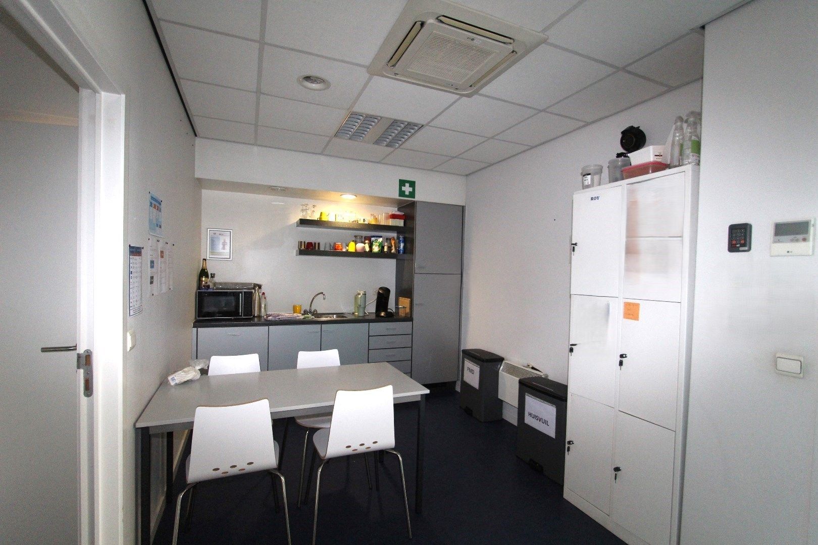 UITSTEKEND GELEGEN HANDELSPAND - MODERN INGERICHT EN INSTAPKLAAR foto 8