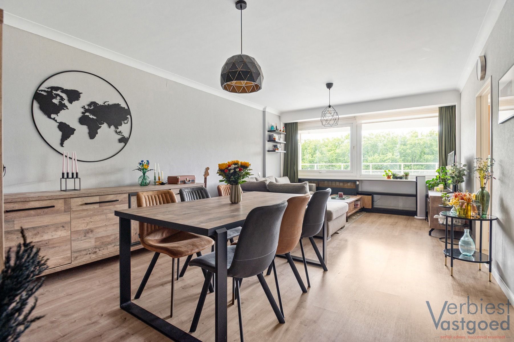 Ruim 2-slpk app met terras en autostaanplaats op Linkeroever foto {{pictureIndex}}