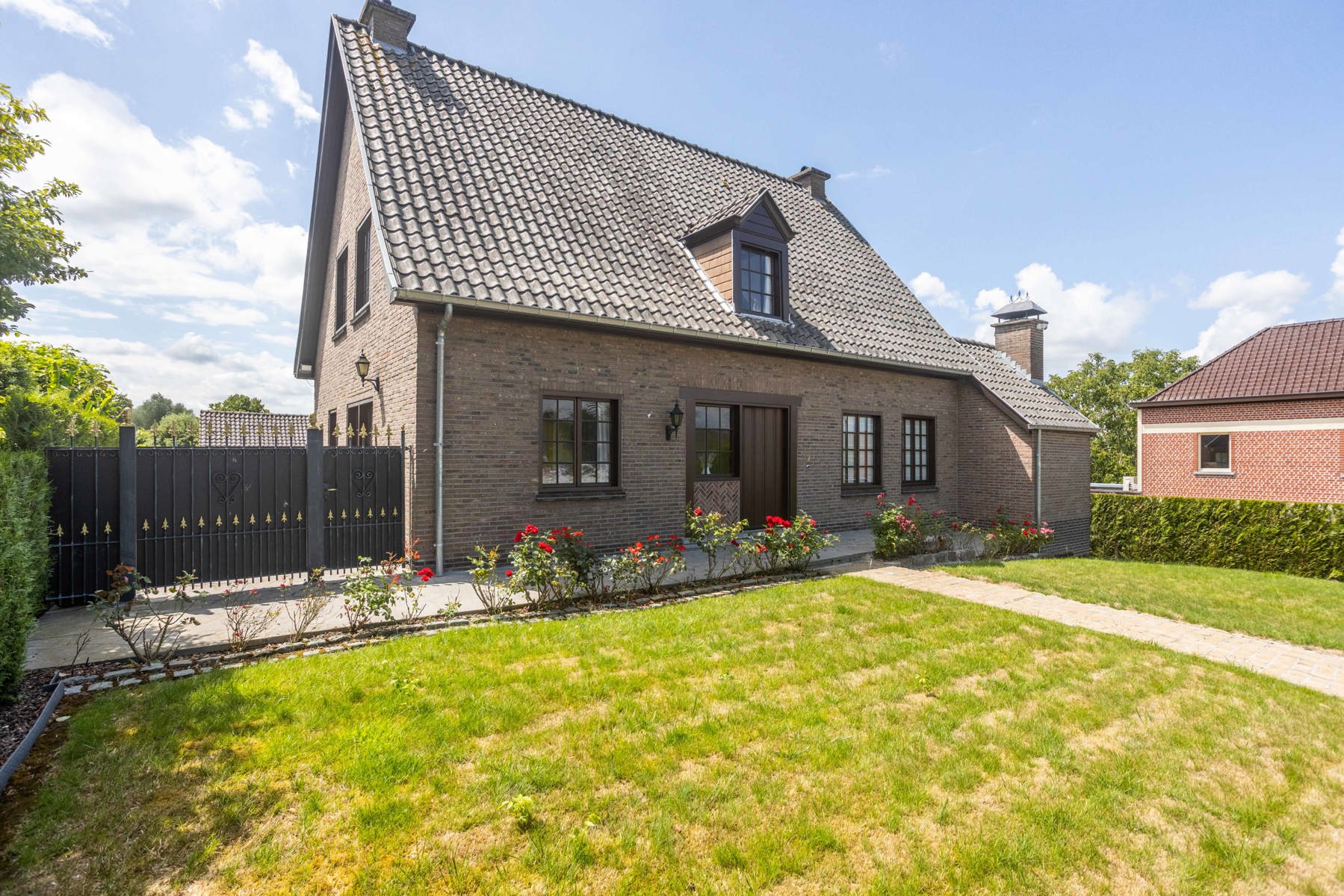 Stijvol landhuis met zuidgerichte tuin op 13 are  foto {{pictureIndex}}