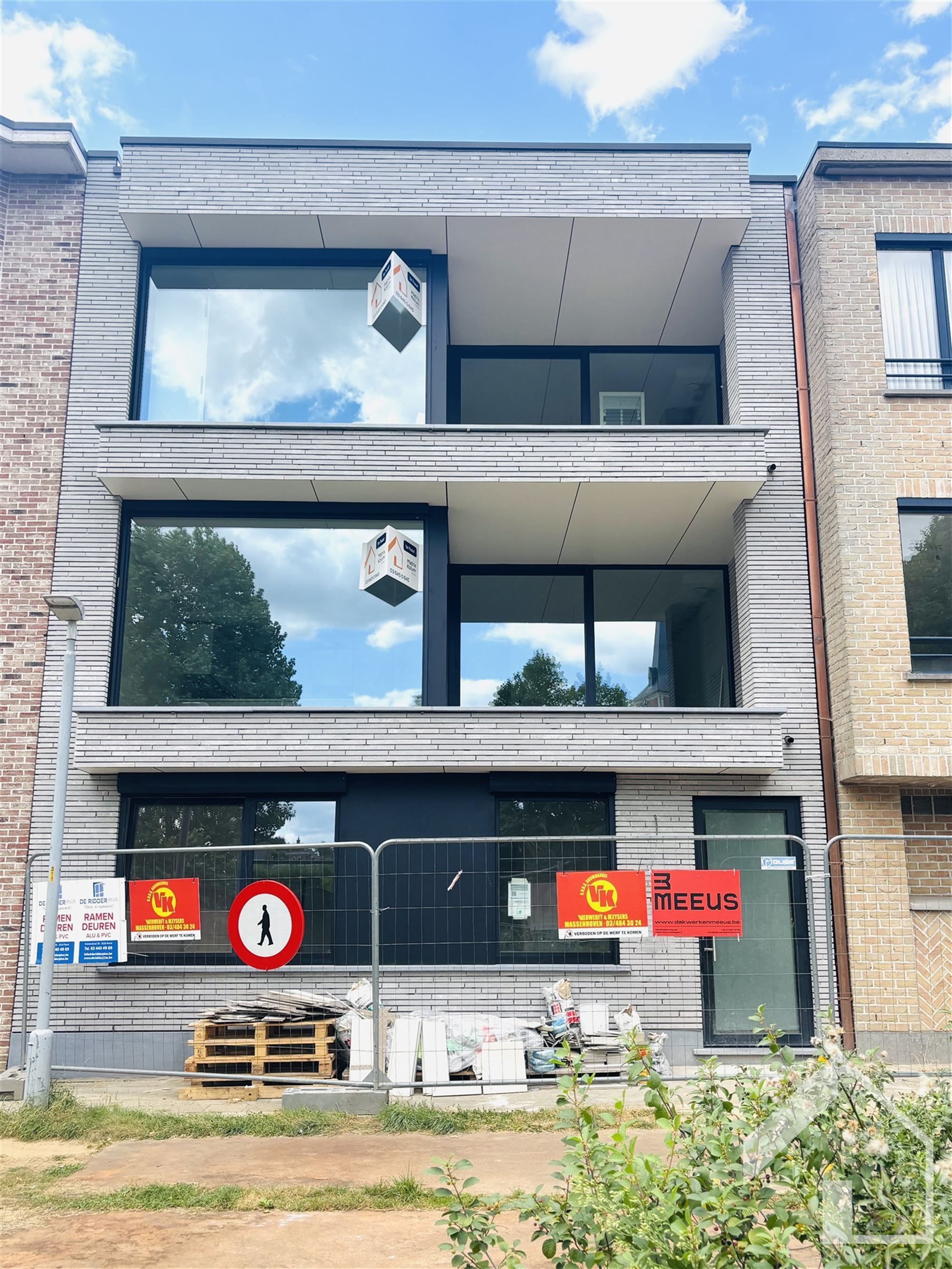  nieuwbouwappartement in het centrum van Ranst foto {{pictureIndex}}