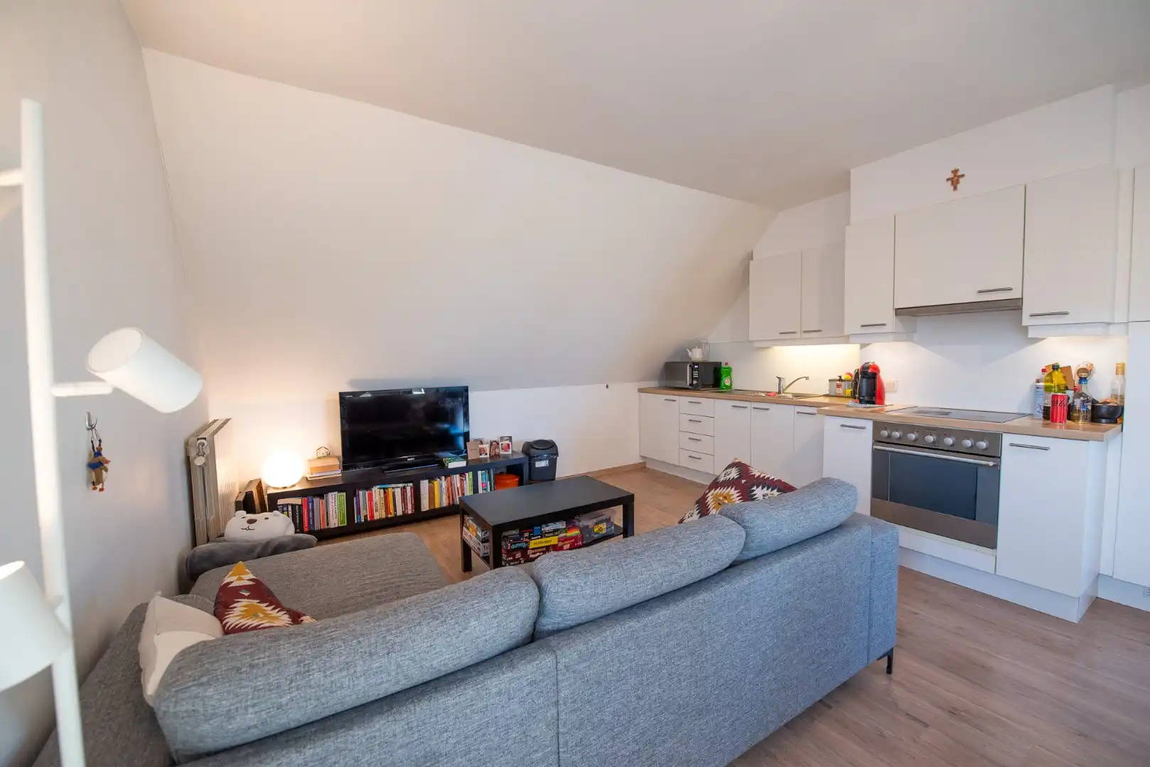 Instapklaar appartement met ruim terras! foto 2