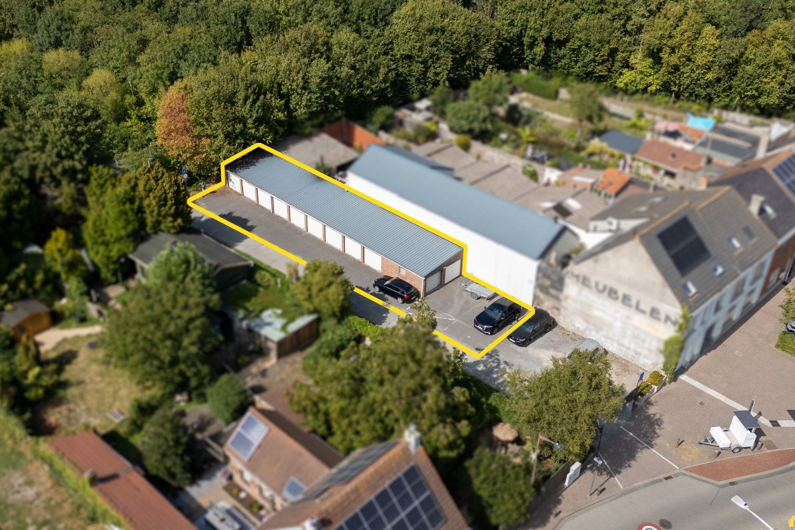 11 garageboxen als geheel te koop in centrum Zandvoorde foto {{pictureIndex}}