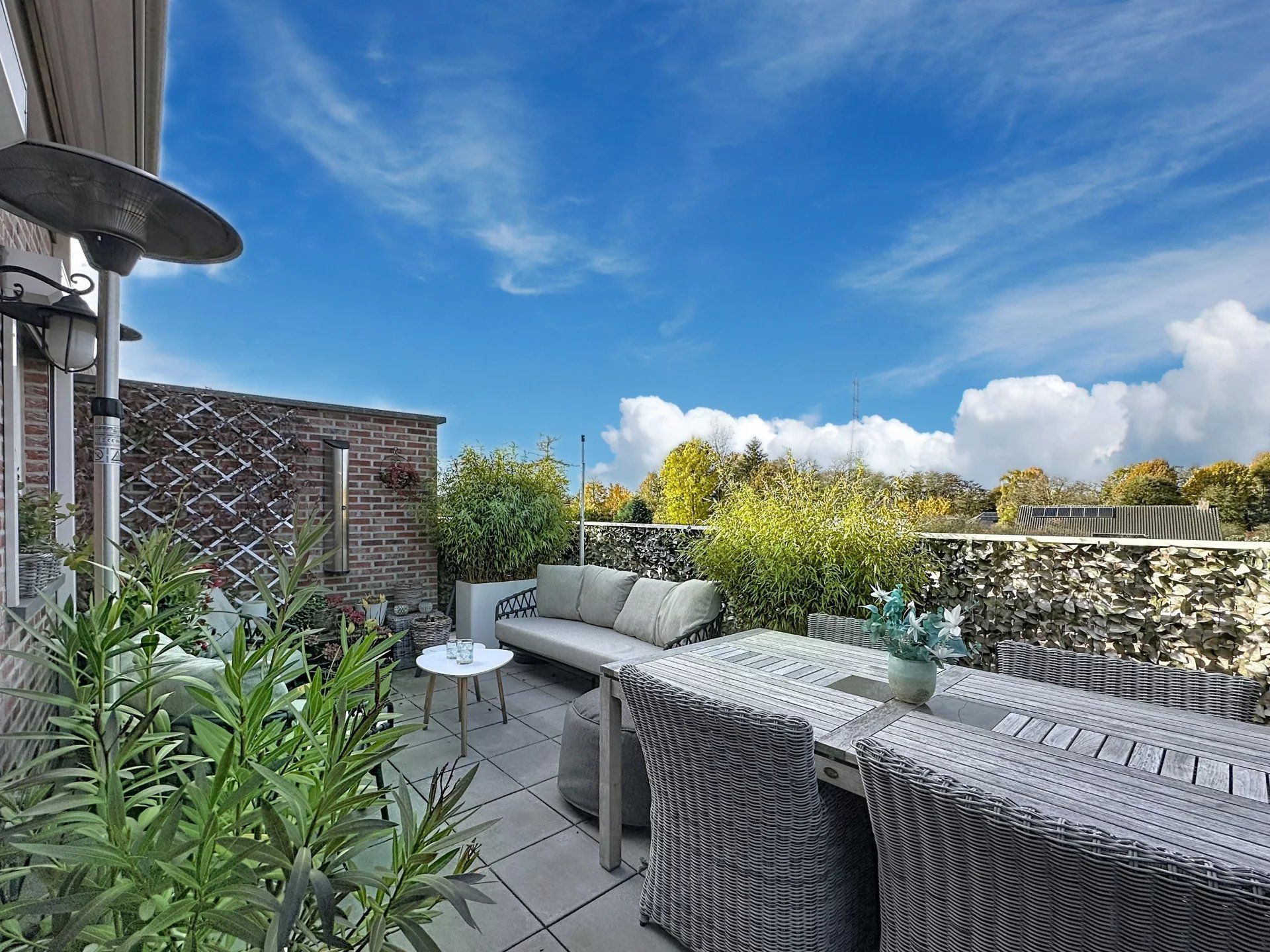 Super gezellig duplex appartement met 1 grote en 1 kleine slaapkamer, groot terras en garage foto 15