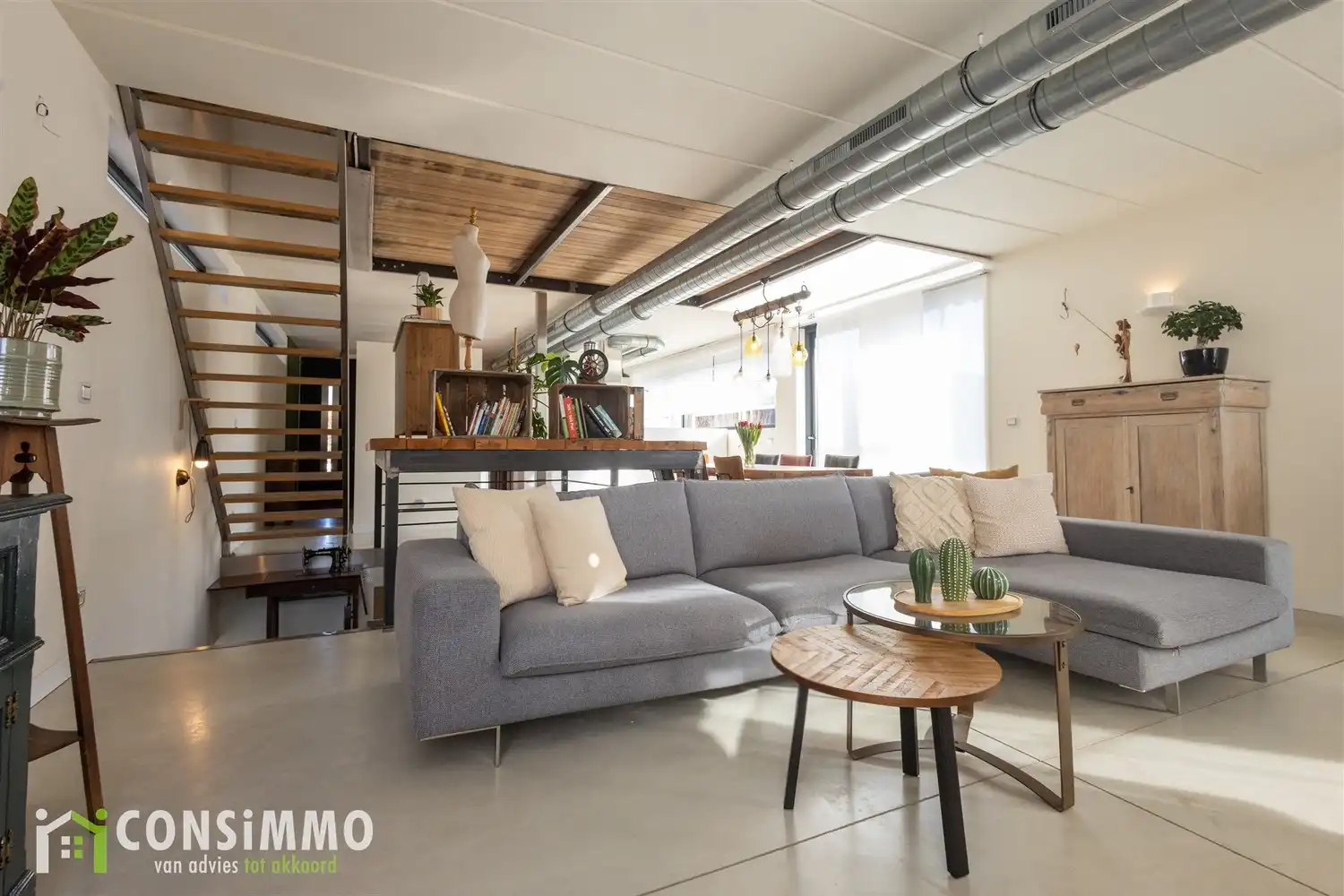 Unieke woning met een karaktervolle industrieel-landelijke architectuur foto 9