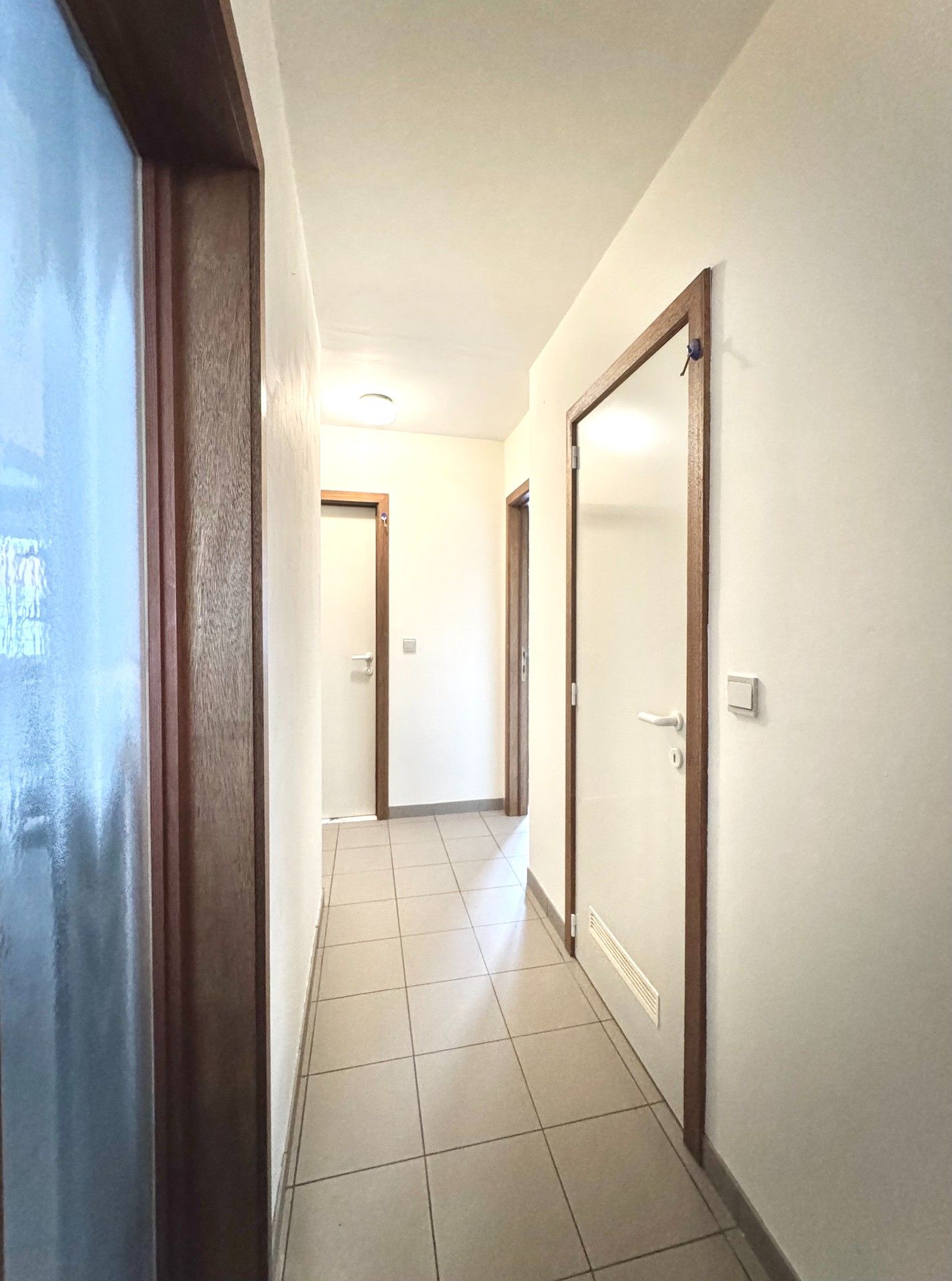 GELIJKVLOERS APPARTEMENT MET 2 SLPKS & GARAGE foto 12