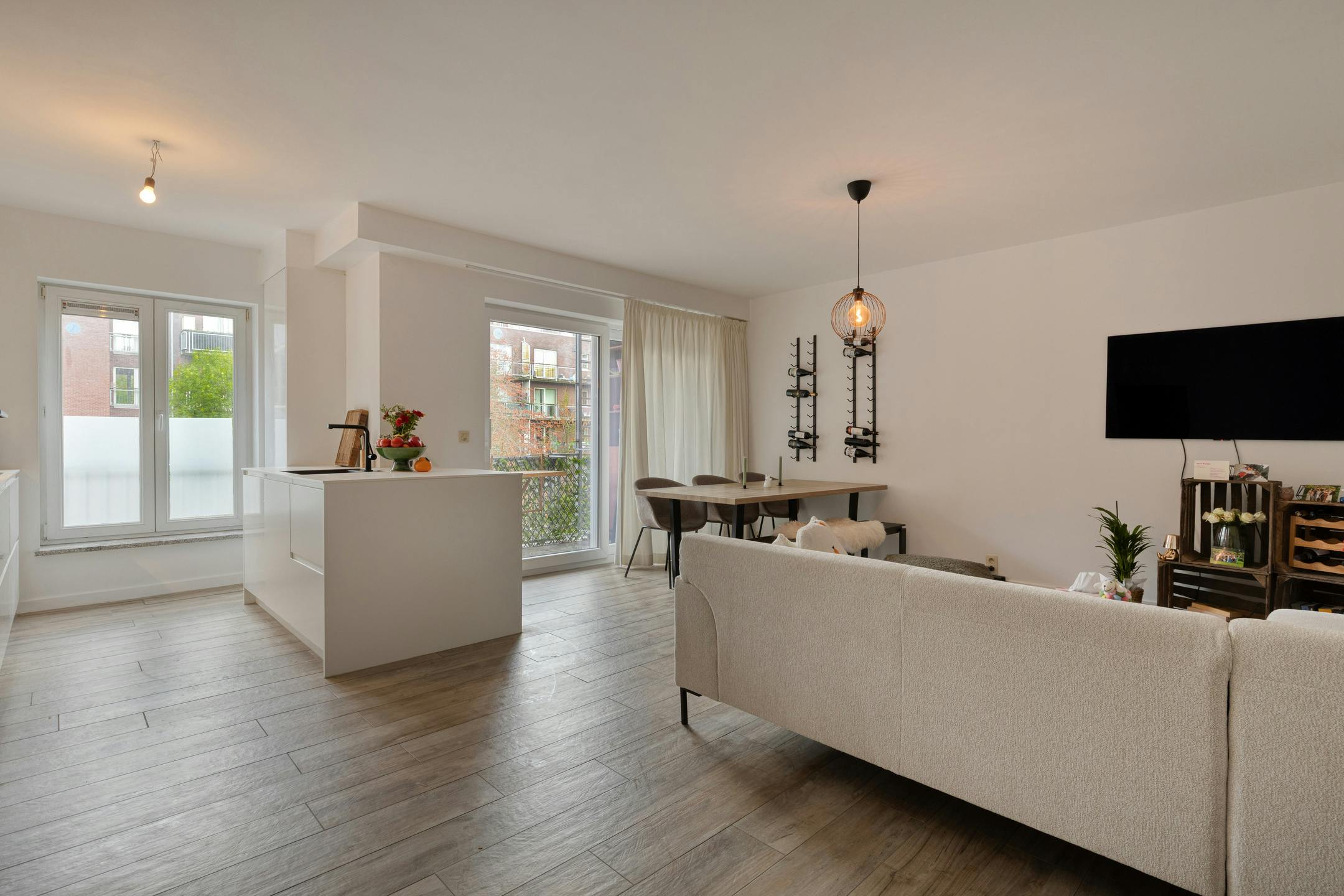 Appartement met twee slaapkamers en terras te koop Antwerpen foto 3