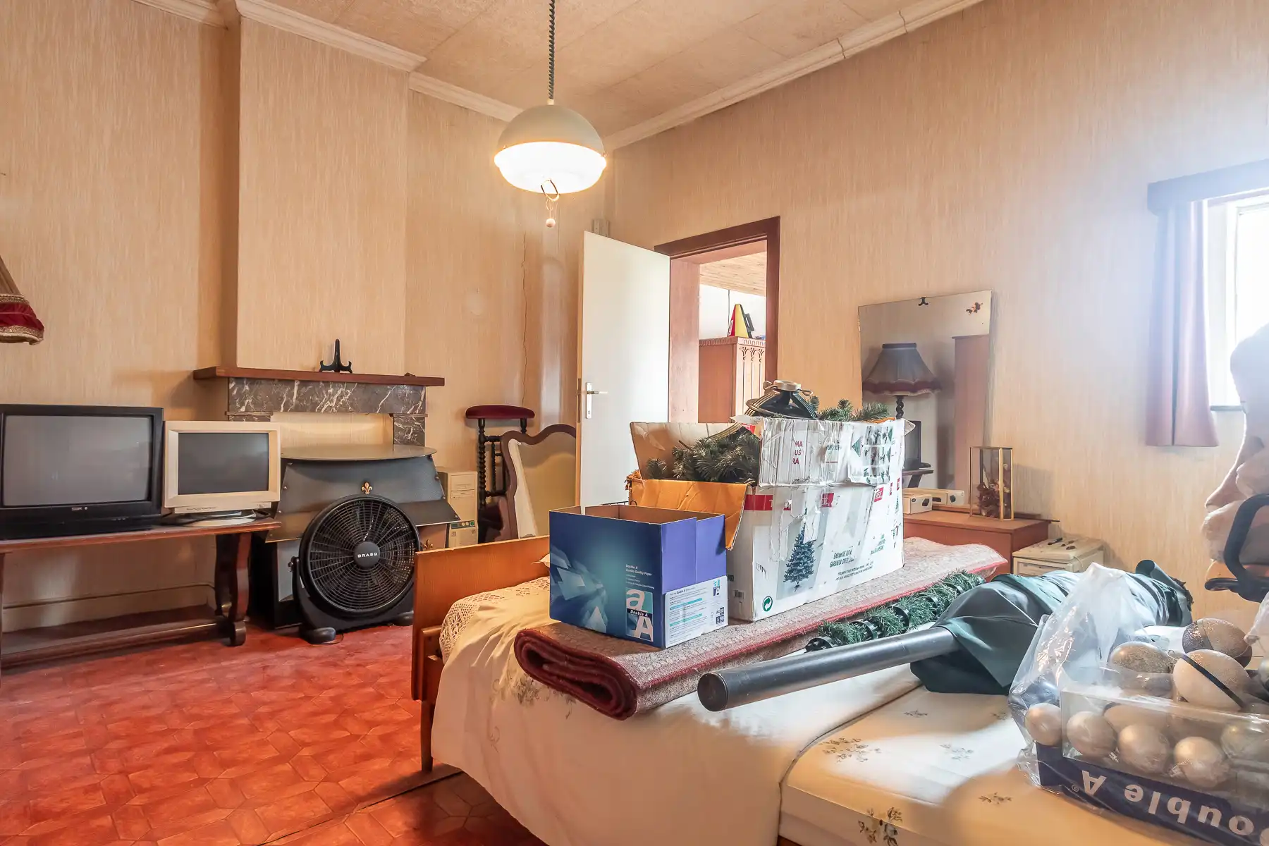 Ruime, te renoveren woning met veel potentieel nabij centrum foto 22