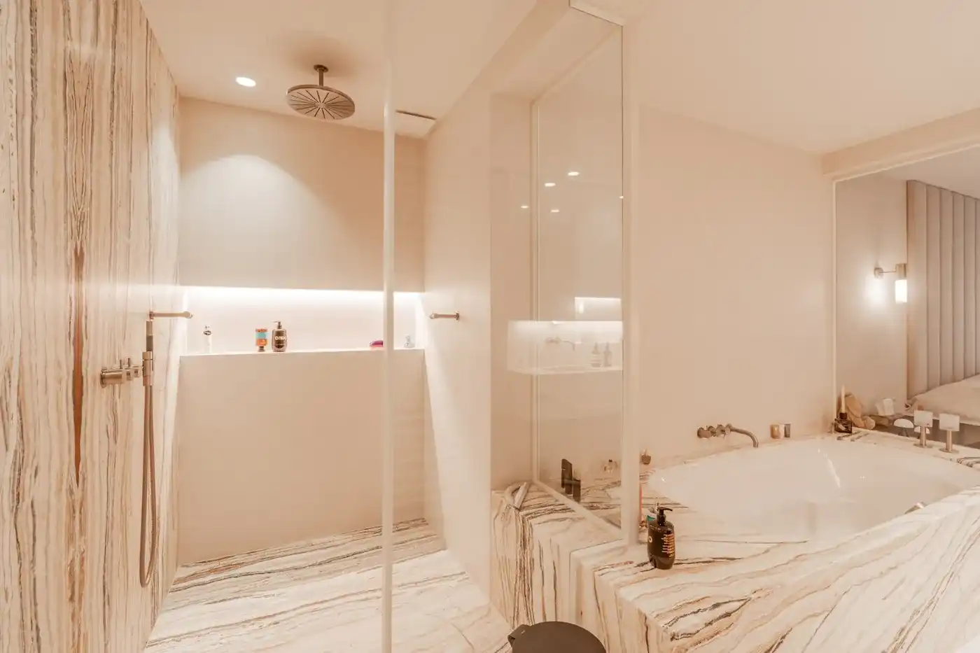 Uitzonderlijk duplexappartement met frontaal zeezicht foto 13