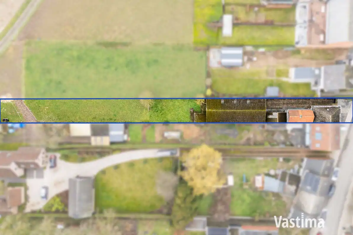 Woning met loods en grote tuin foto 9