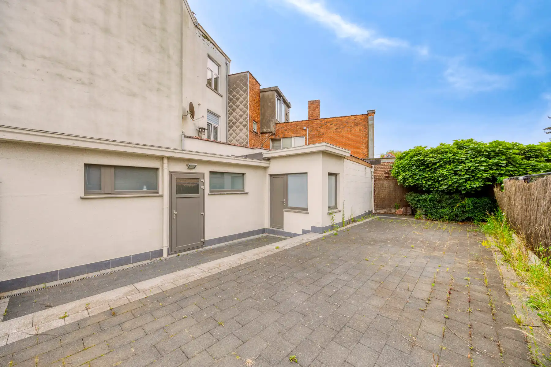 Handelspand met 2 vergunde appartementen  foto 26