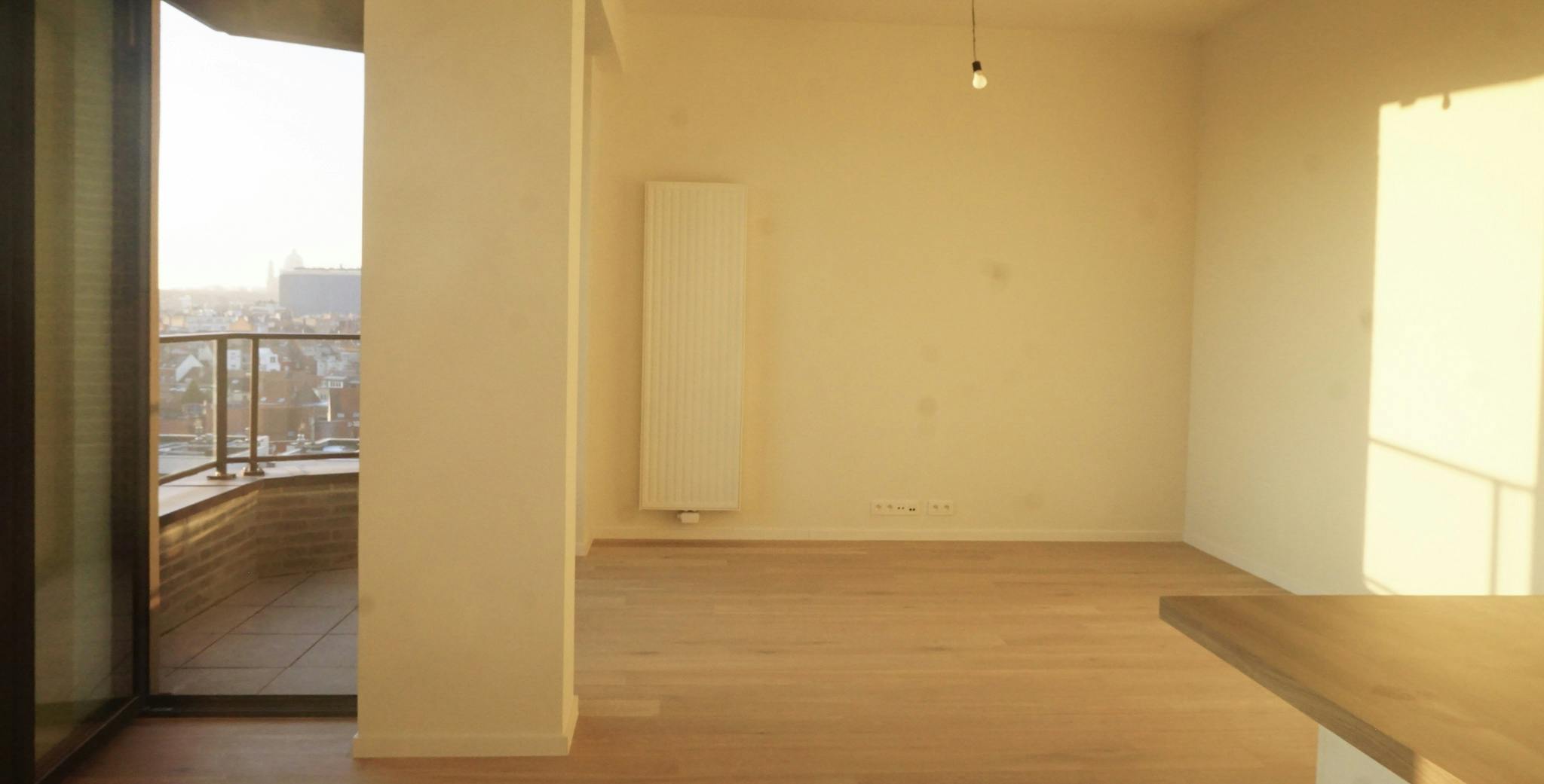 2 kamer appartement te huur in de Tour & Taxis wijk foto 2