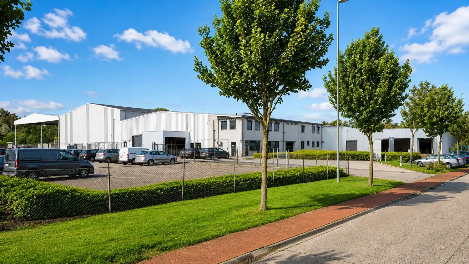 Logistiek bedrijfscomplex foto {{pictureIndex}}
