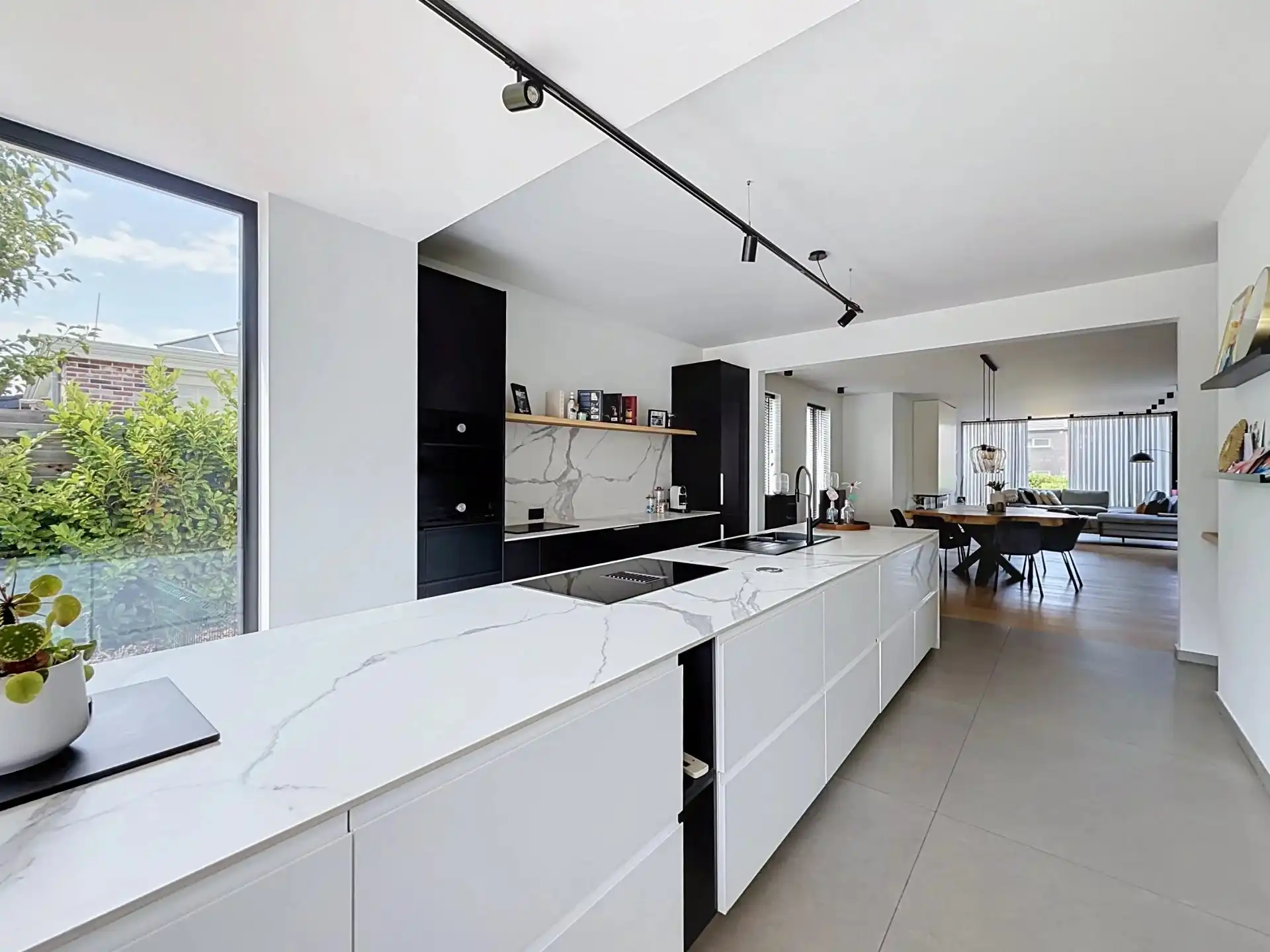 Zeer ruime villa voorzien van alle luxe met 3, mogelijk 5 slaapkamers en 2 badkamers foto 21