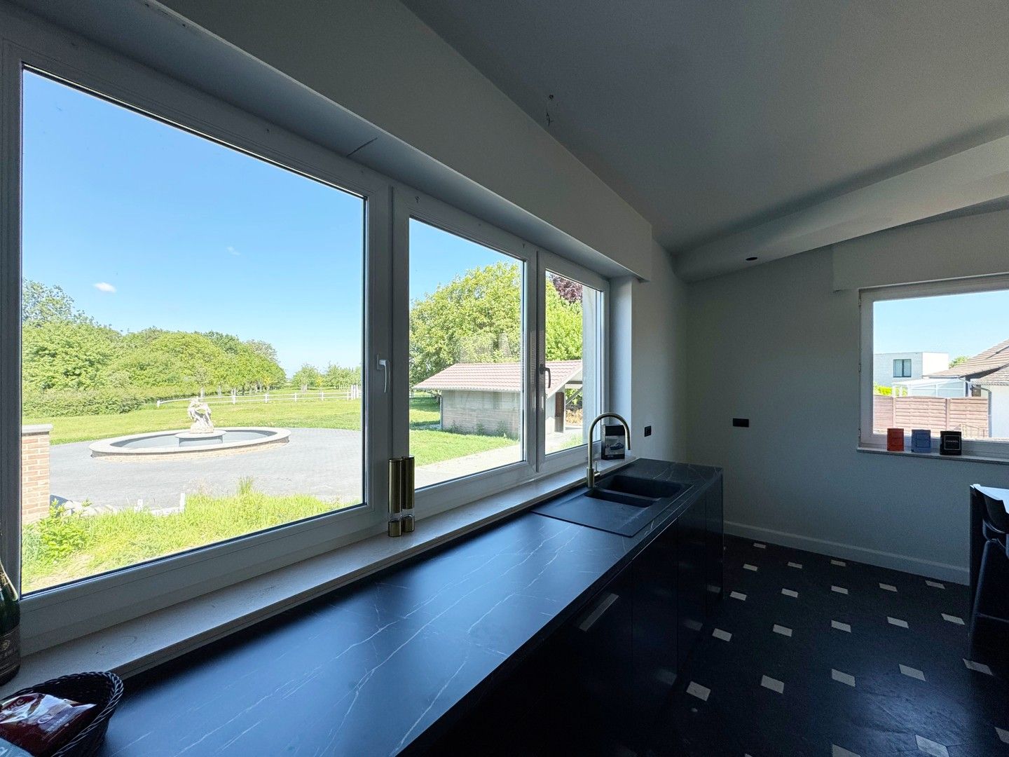Unieke en ruime villa met 9 slaapkamers, lift, zonnepanelen en 10 parkeerplaatsen op riant perceel van 2.313 m² foto 36