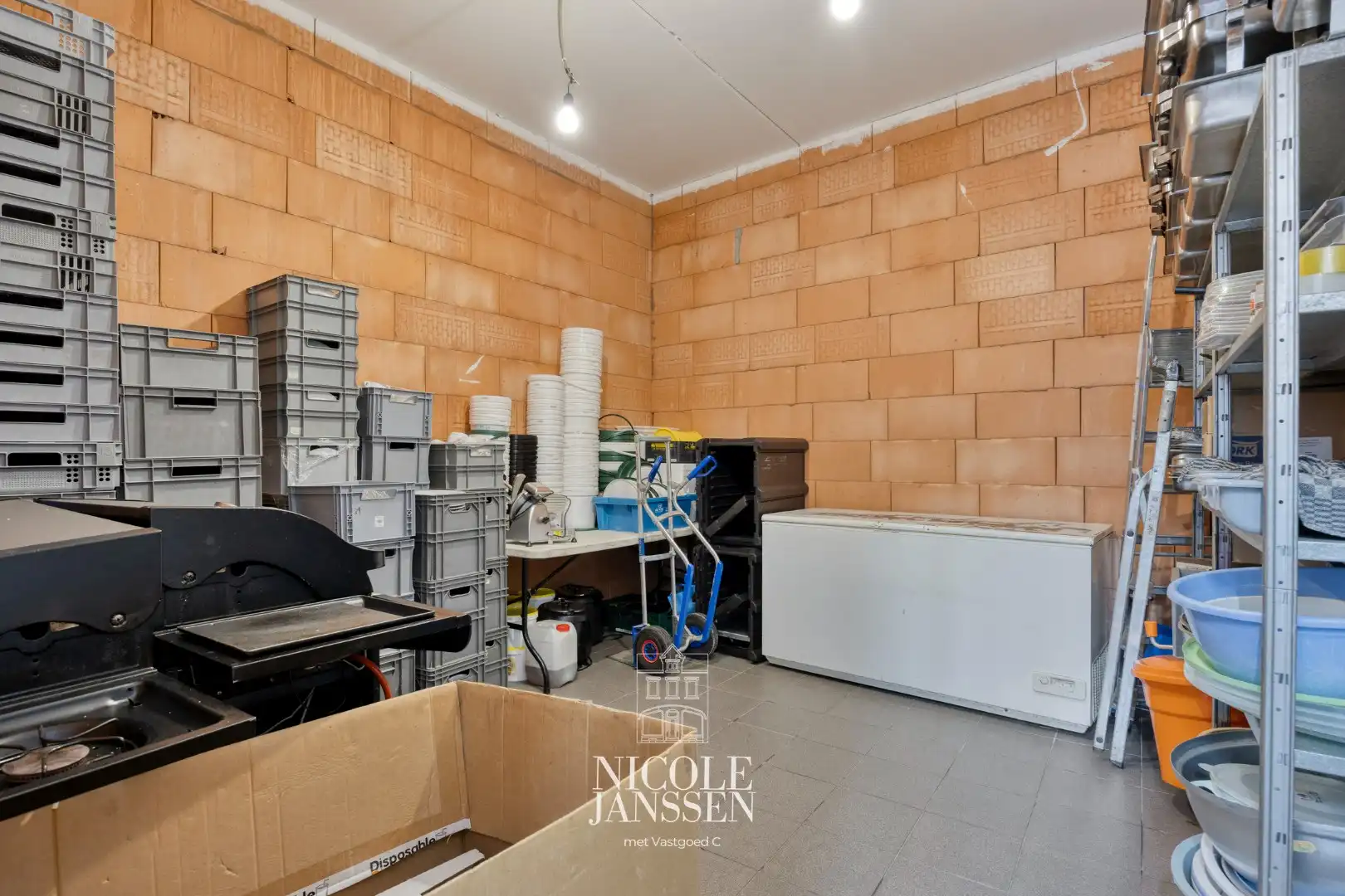 Handelspand met bovenwoning foto 16