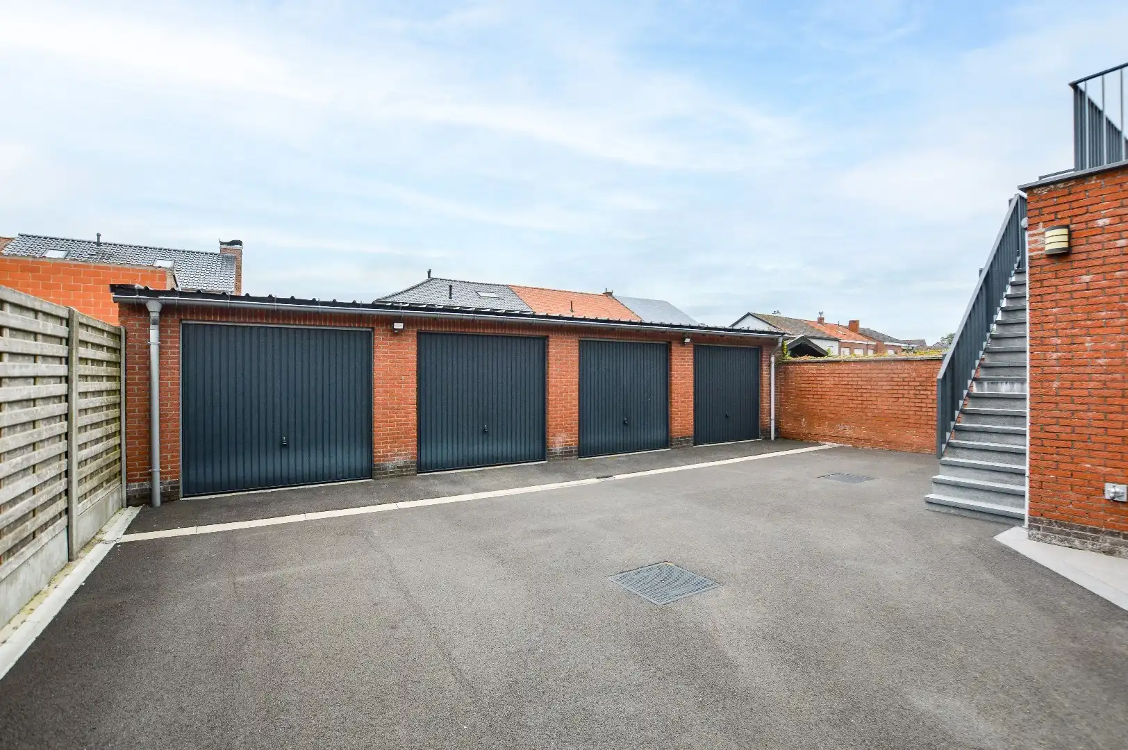 Duplex appartement met 2 slpks en 2 garages in centrum Eernegem foto 15