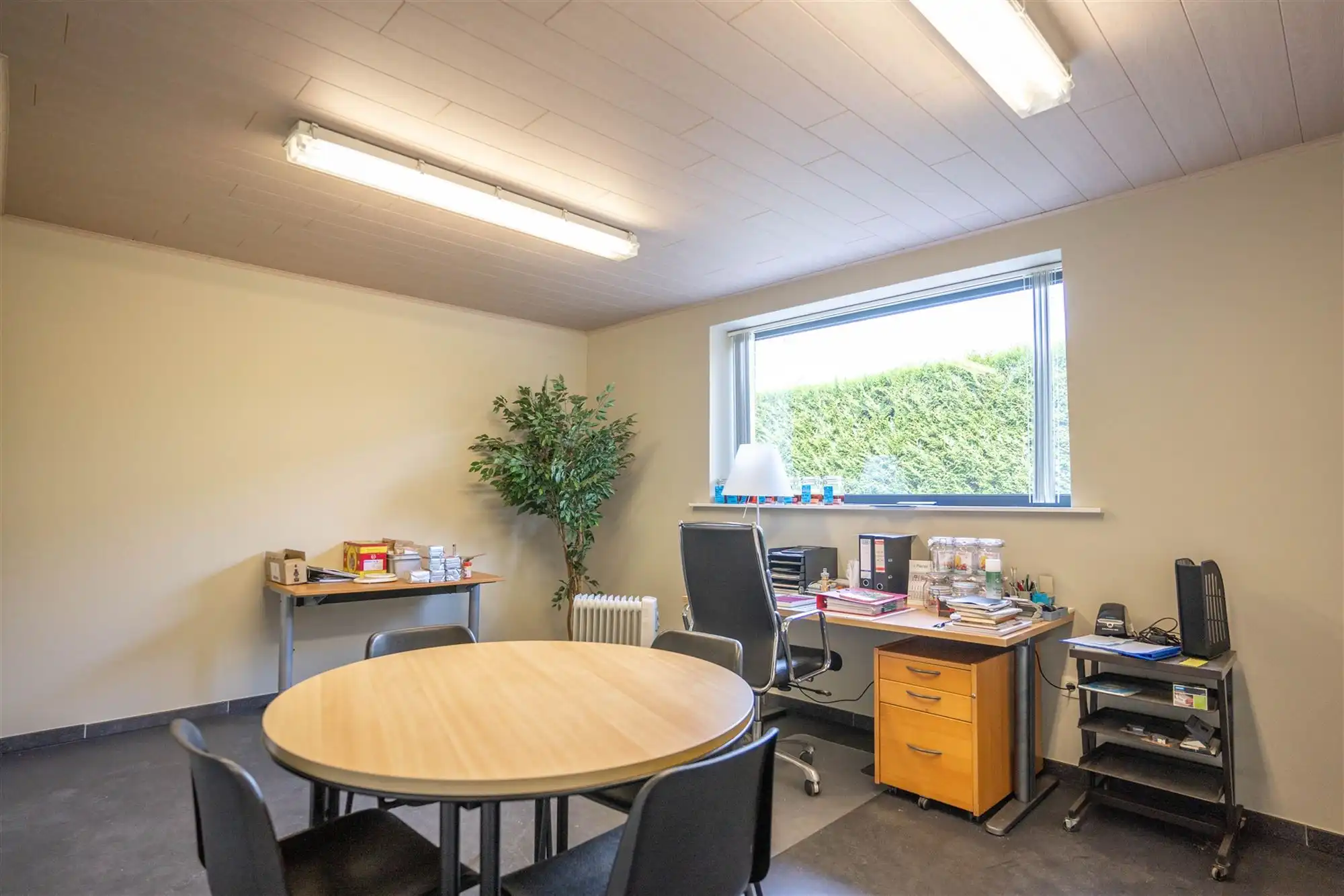 Ruime loods van 400m² met kantoor en parking foto 11