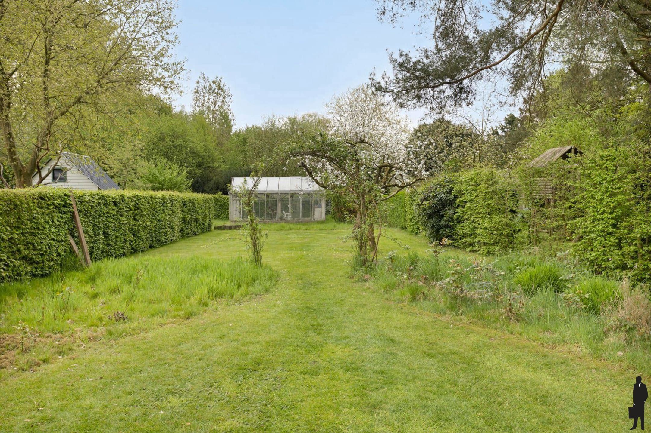 HOB op fantastische tuin in doodlopende straat (ca. 2343 m²) foto 13