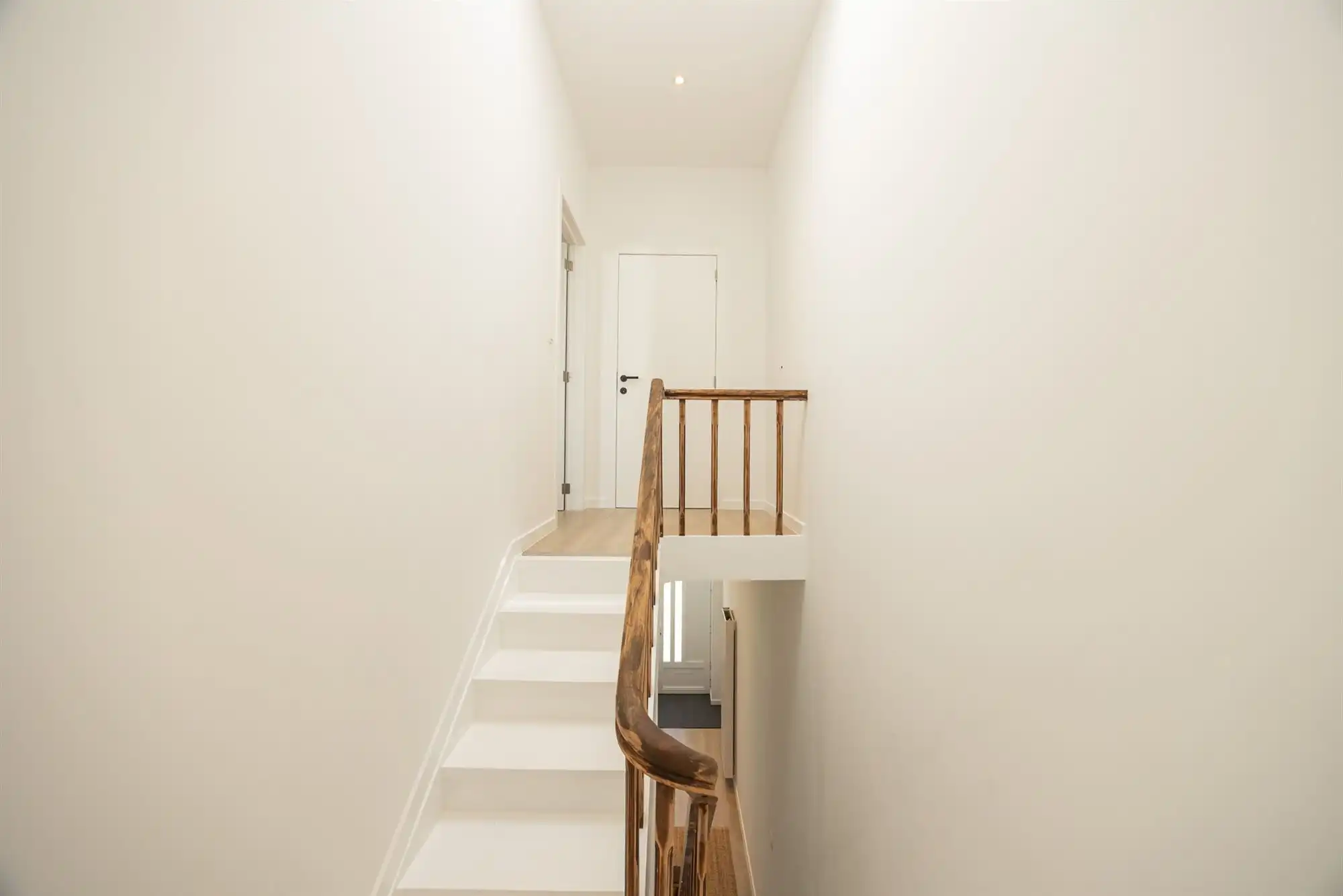 Volledig gerenoveerde woning met 3 slpkmrs en stadskoer foto 15