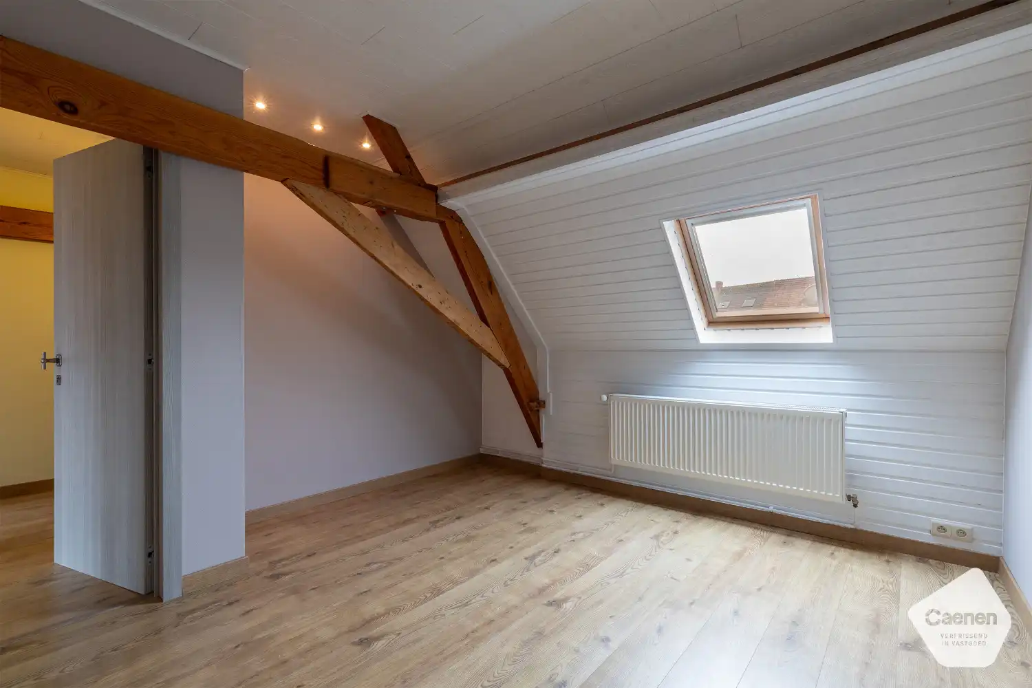 Charmante halfopen woning met tuin en garage in het centrum van Ruddervoorde. foto 14