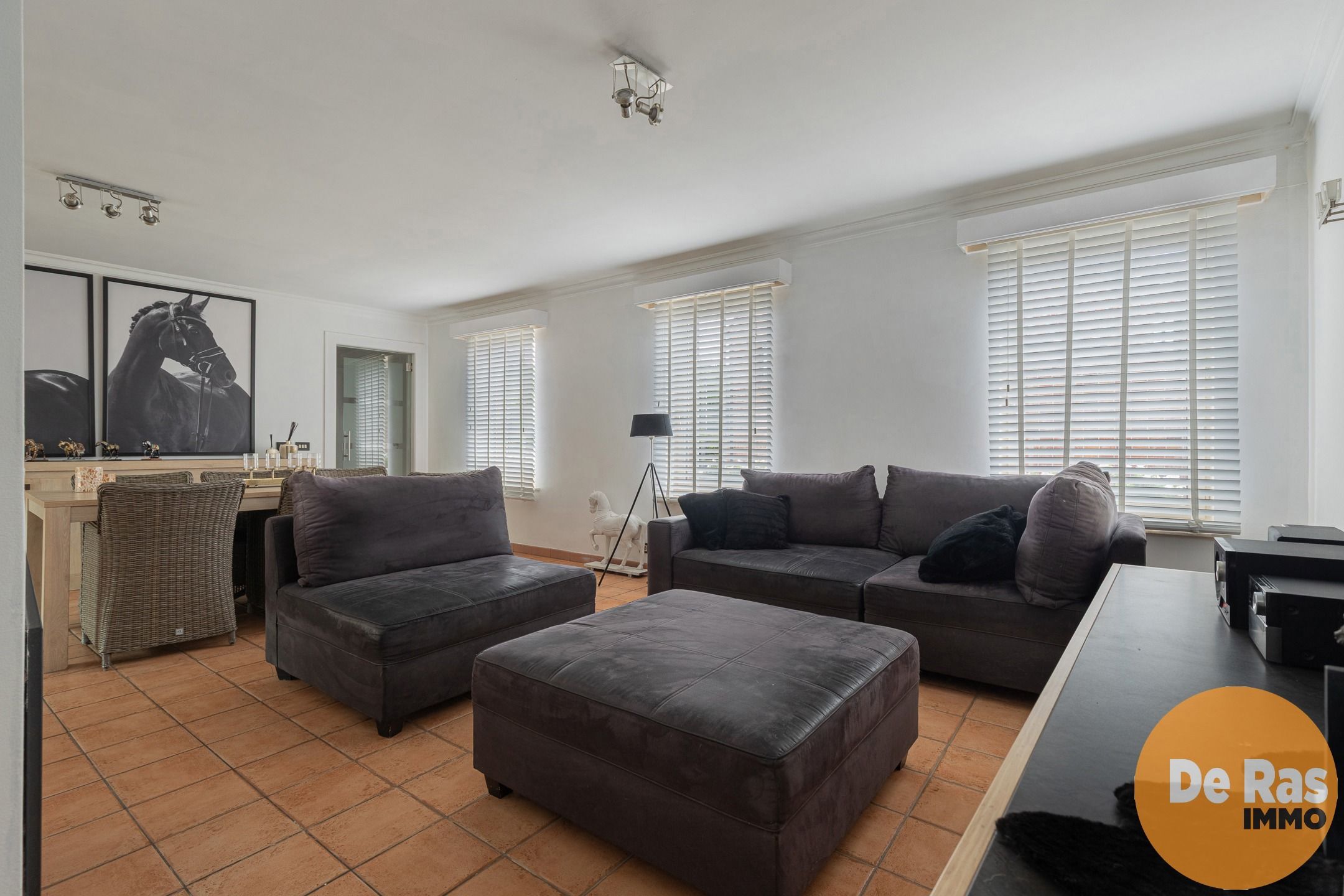 NIEUWERKERKEN–Gezellige woning met terras, centrale ligging! foto 4