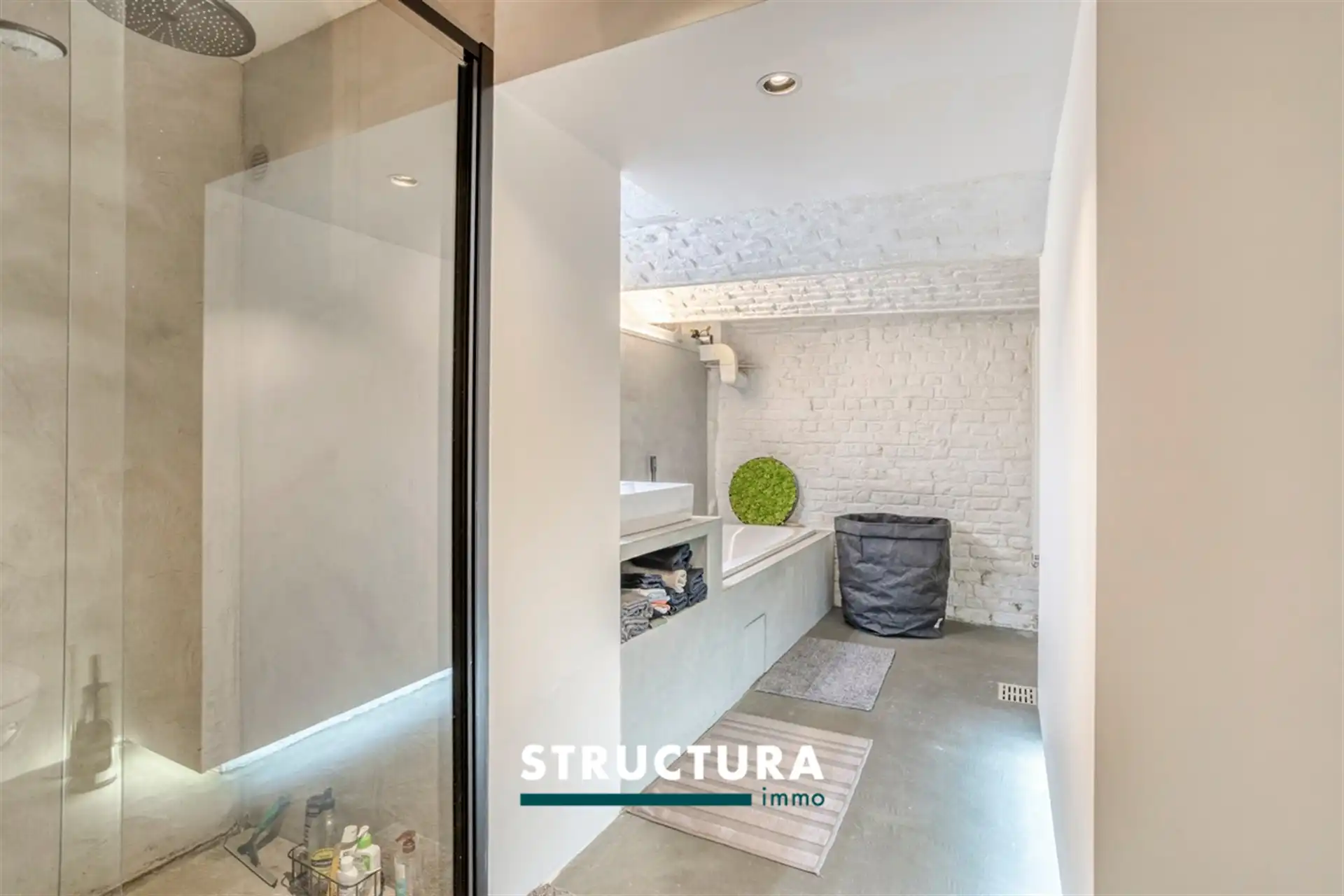Prachtig modern gelijkvloers appartement met een aangename terras/binnenplaats. foto 16