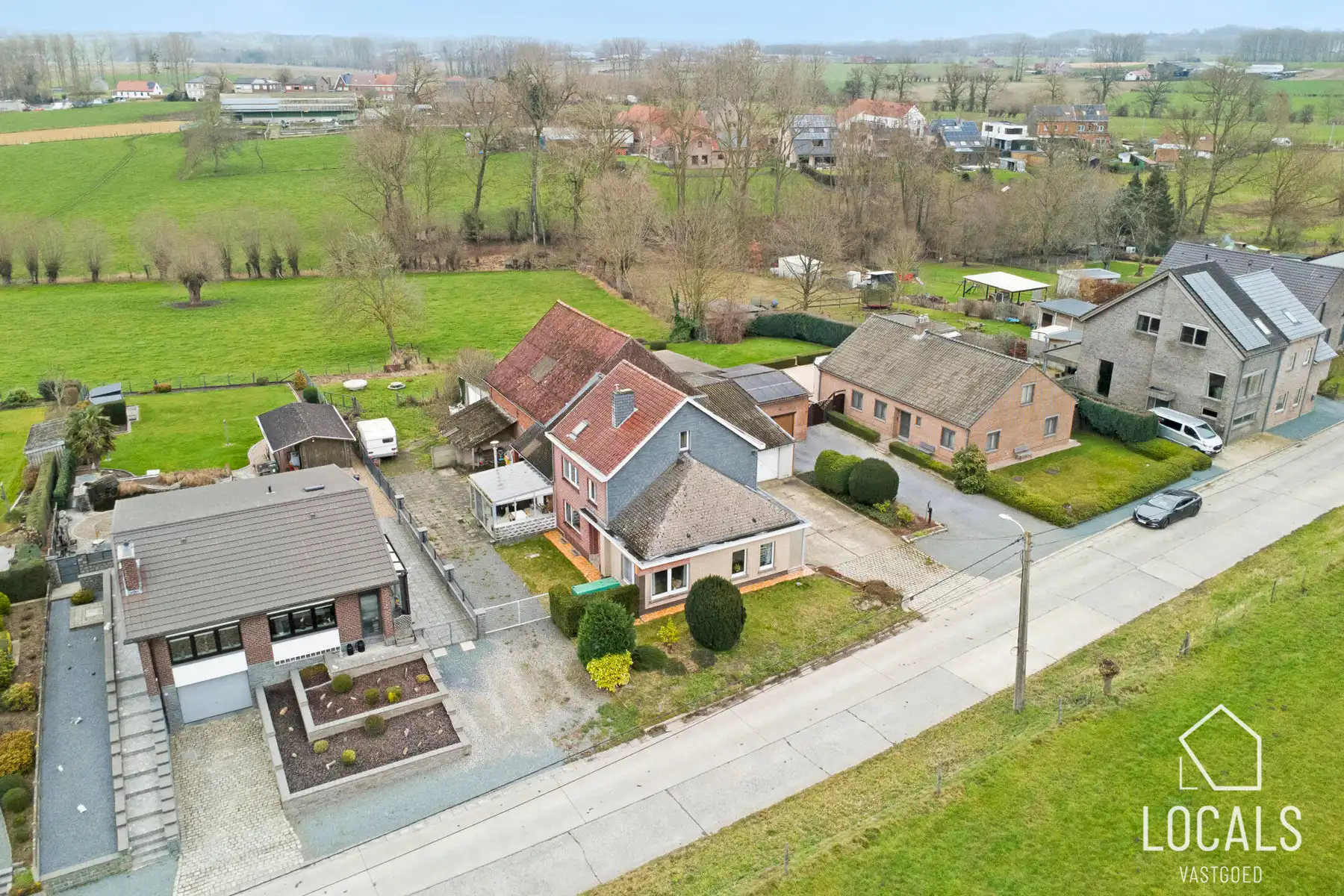 Unieke gezinswoning (open bebouwing) met potentieel! foto 2