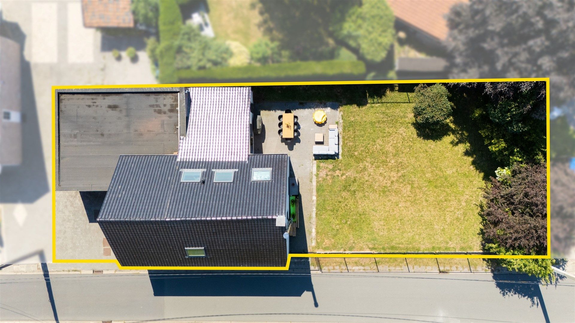 Charmante gezinswoning met dubbele garage, 3 slaapkamers en een zonnige tuin (532m²) foto 24