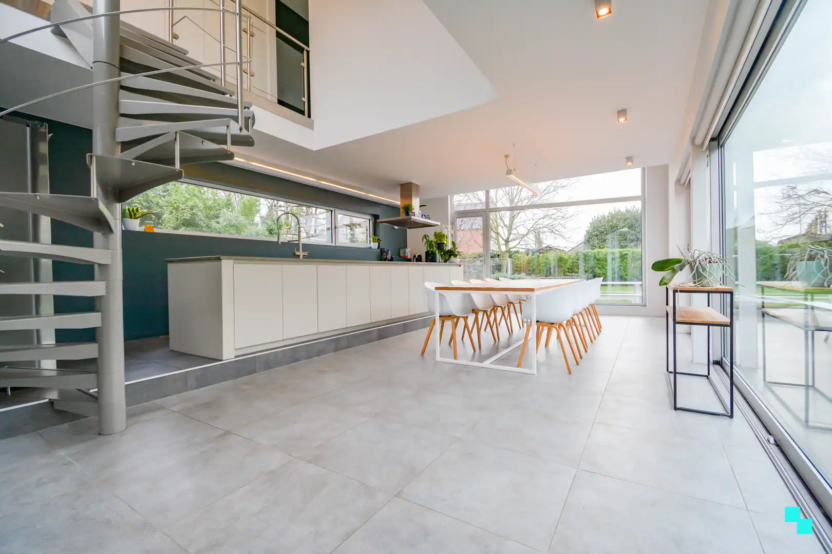 Bijzonder lichtrijke, moderne woning met zwembad te Izegem foto {{pictureIndex}}